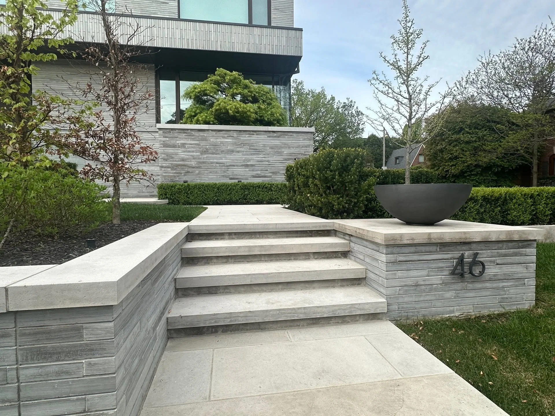 We are thrilled to see our Carleton Bowl featured in this stunning modern landscape. 

The deep, rich tones of the bowl create a perfect anchor against the contemporary stonework and clean architectural lines of this beautiful home.

A huge thank you