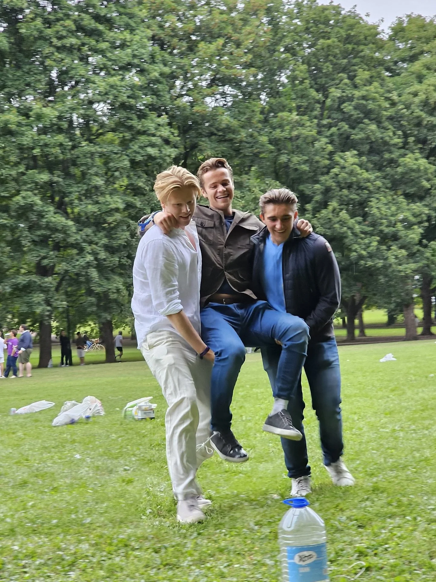 Kjære alle nye bachelor- og masterstudenter - Velkommen til Siviløkonomstudiet!💙
Utrolig hyggelig å se så mange engasjerte og flittige studenter delta på linjedagen! Vi håper at beerpong, leker og dåp var