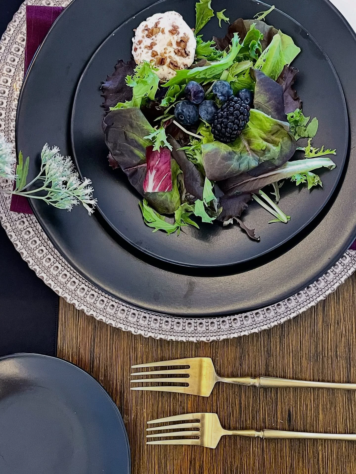 Details aren&rsquo;t background&mdash;they&rsquo;re the texture of the story 🥀🕯️🍷.

With love from:
@longleaf_vineyard 
@jcguess 
@bescatering 
@professionalparty 
@floraasheville