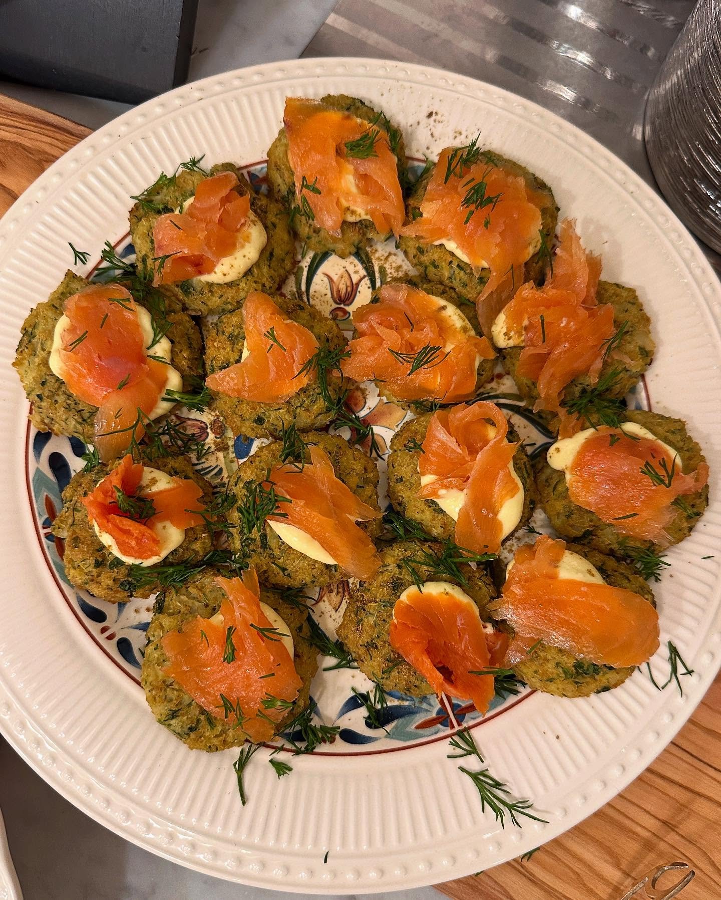 ✨Happy Holidays✨
I always have fun creating holiday menus with my mom. We brainstorm the theme together, then decide recipes, and buy most of the ingredients from the farmers market to celebrate the abundance of beautiful produce from local farms. Th