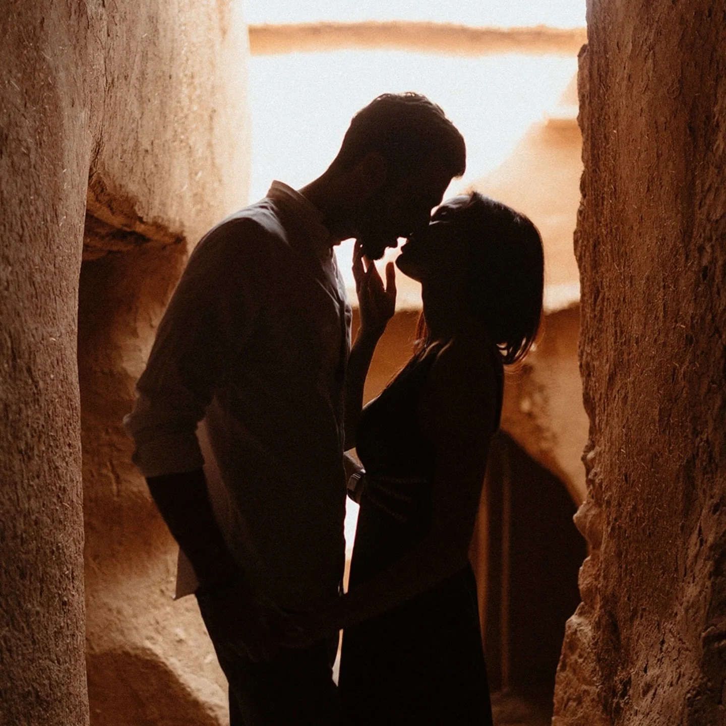 Stolen kiss #morocco #moroccoweddingphotographer #moroccowedding