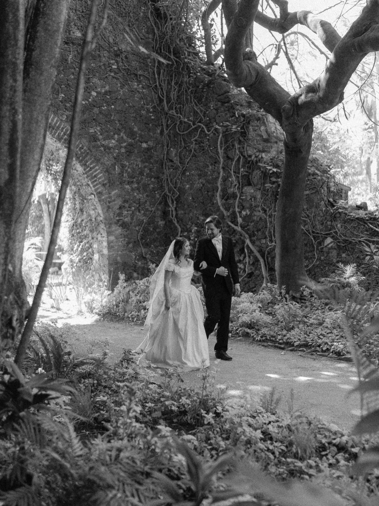 Hacienda intimate wedding Wedding venue  @haciendaacamilpa Misic : @2djs_mexico and @ricardohluna Catherine:  @arca.tierra Rental : @douvara.mobiliario Florist @sanjacinto Mariachi : @mariachi_amazonas Cake : @pasteleslaw Damce Troup : @chinelostepoz