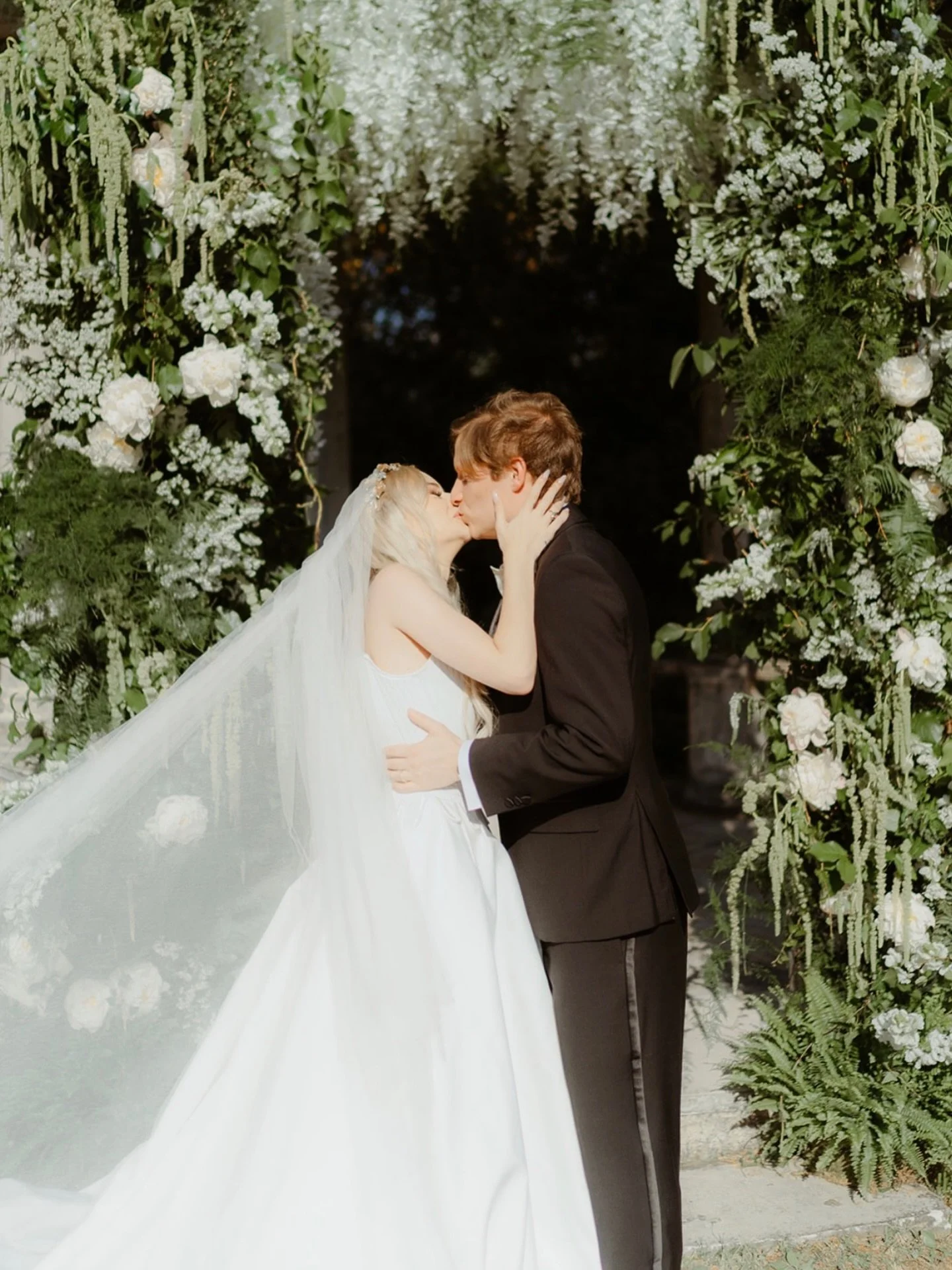 Loire valley with style #loirevalley #loirevalleywedding #frenchweddingphotographer #frenchwedding