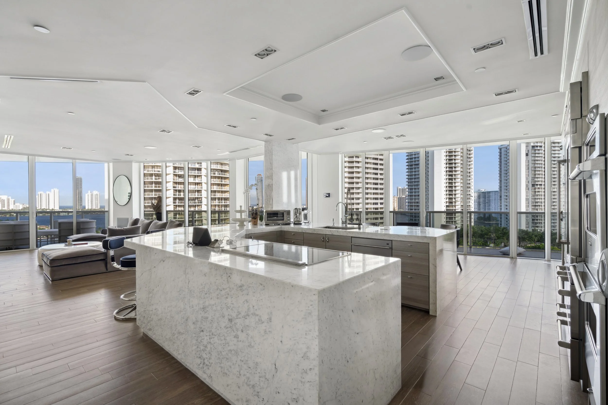 02_4100-Island-Boulevard-1102_Print copy.jpg