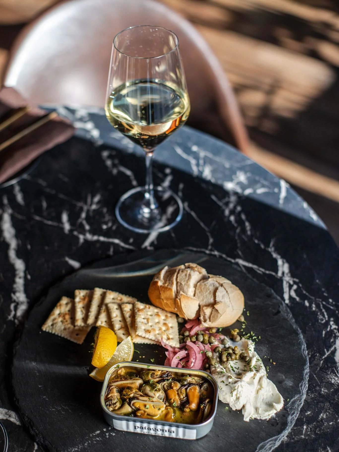 Super excited to welcome @tannerswinebar to the list of small businesses I partner with for social media and digital marketing! 🍷
Tracy and Britney have created such a special spot in the heart of @burlingtondowntown &hellip;think cozy vibes, tapas-