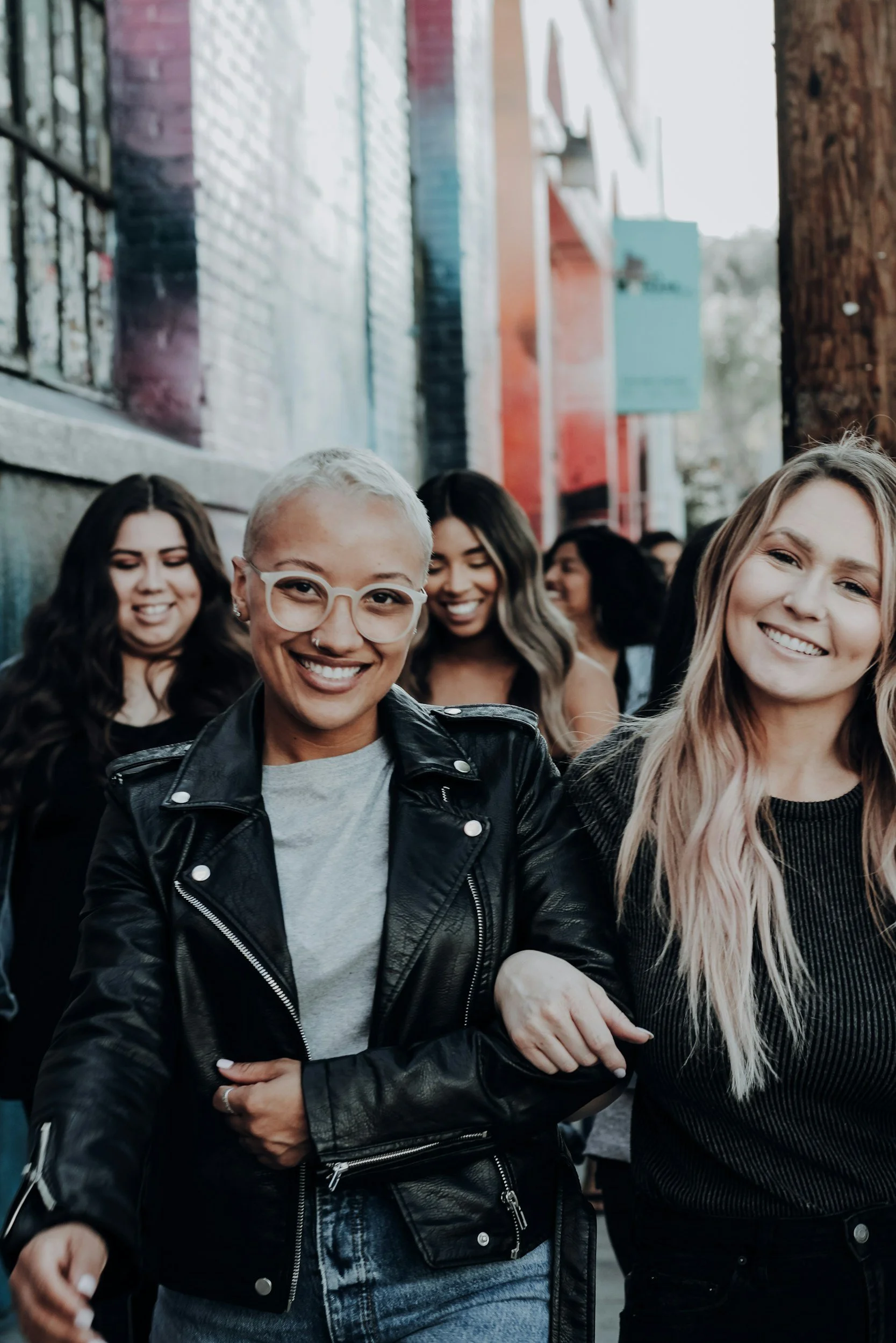 DEAR GRL: It's Okay to Outgrow People (Even When It Hurts)