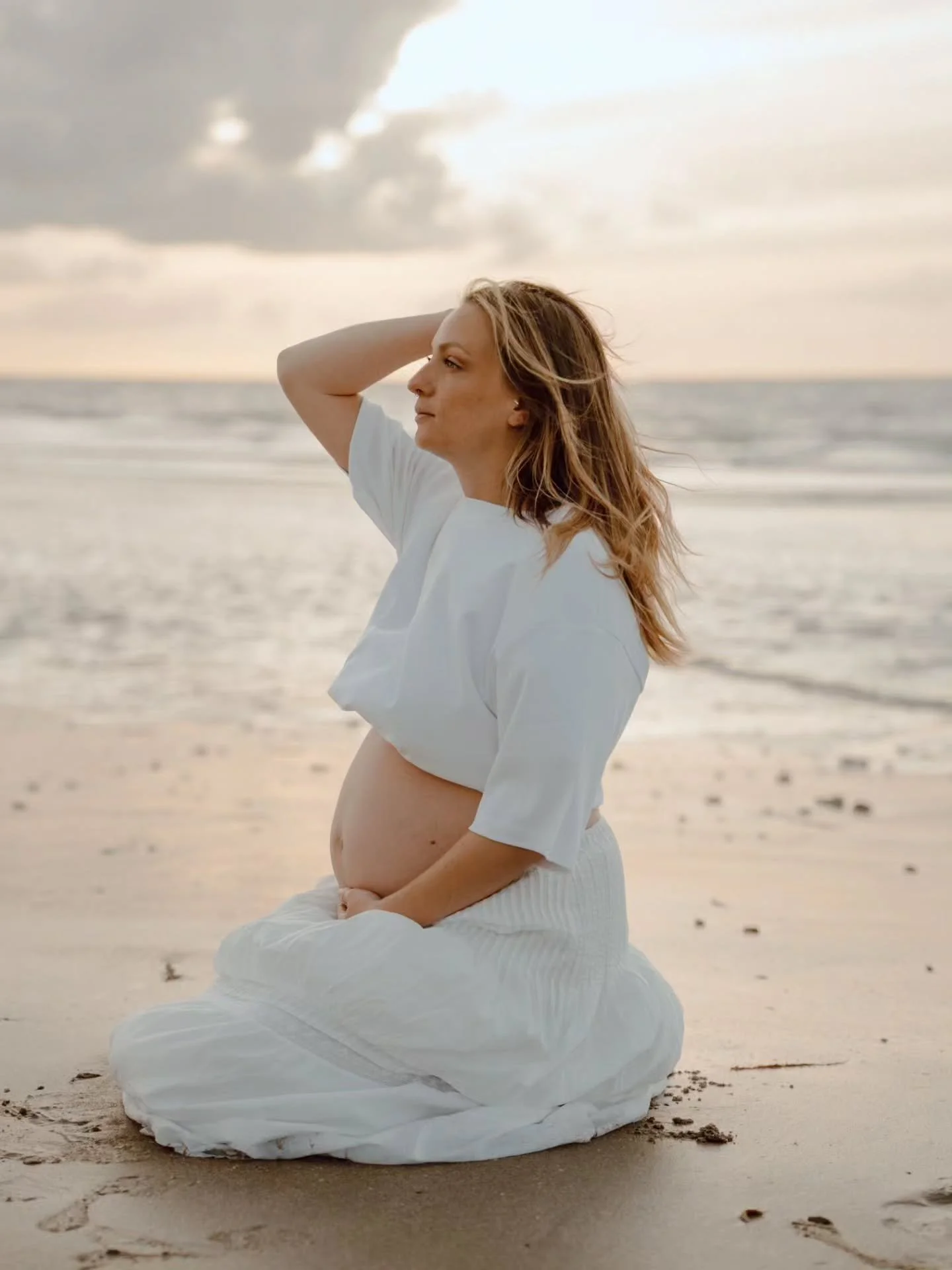 L&agrave; o&ugrave; tout commence 🤍

Je suis Allison, photographe lifestyle &amp; mariage en Normandie. Bas&eacute;e au Havre, je me d&eacute;place dans toute la r&eacute;gion pour raconter vos histoires d'amour, de maternit&eacute; et de famille.
I