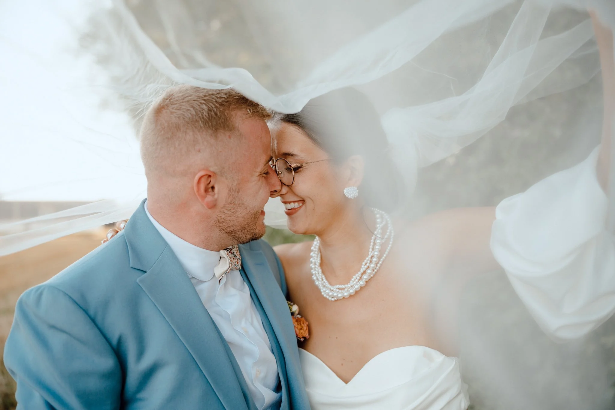 Une séance couple lors d'un mariage près de Lille dans le Nord.