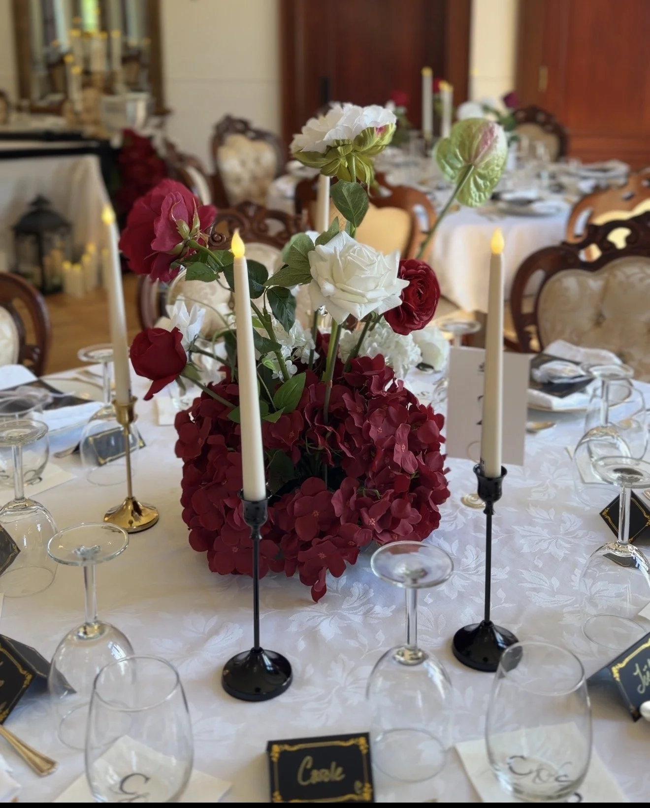 10 Burgundy centerpieces