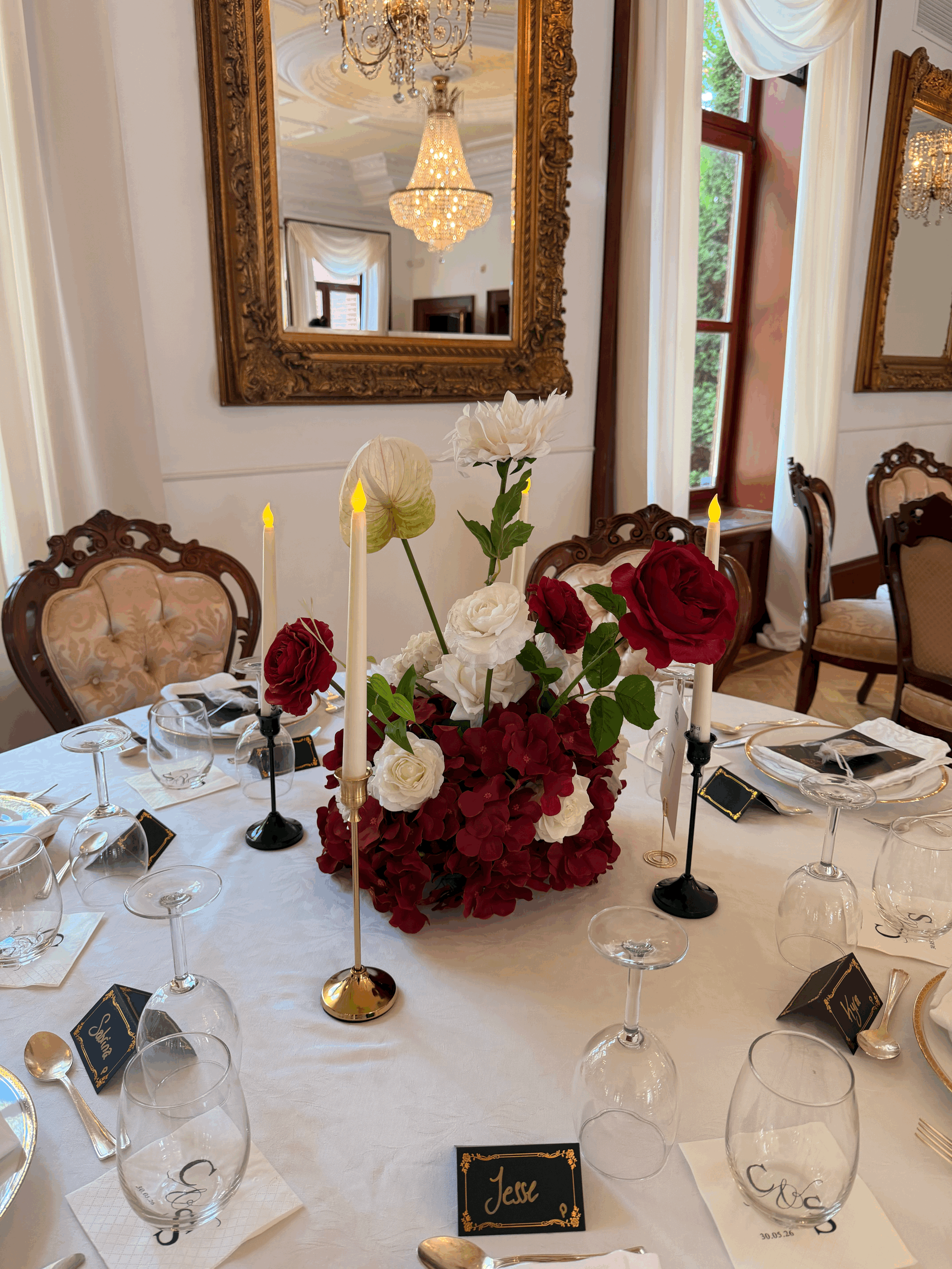 10 Burgundy centerpieces