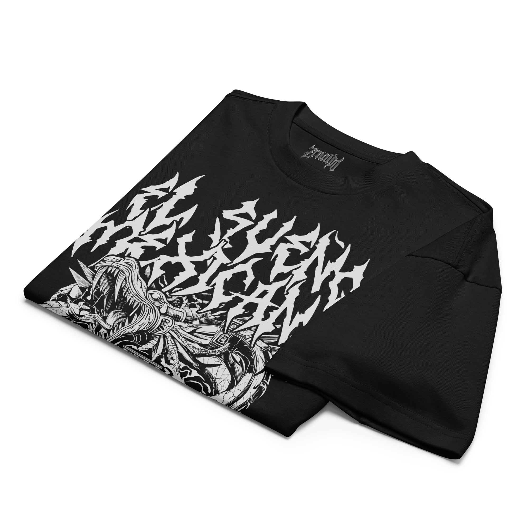 T‑shirt with white gothic-style text "El Sueño Mexicano" above a monochrome Chichén Itzá illustration and a stylized Quetzalcóatl in a dark, gothic aesthetic centered on the chest folded shirt