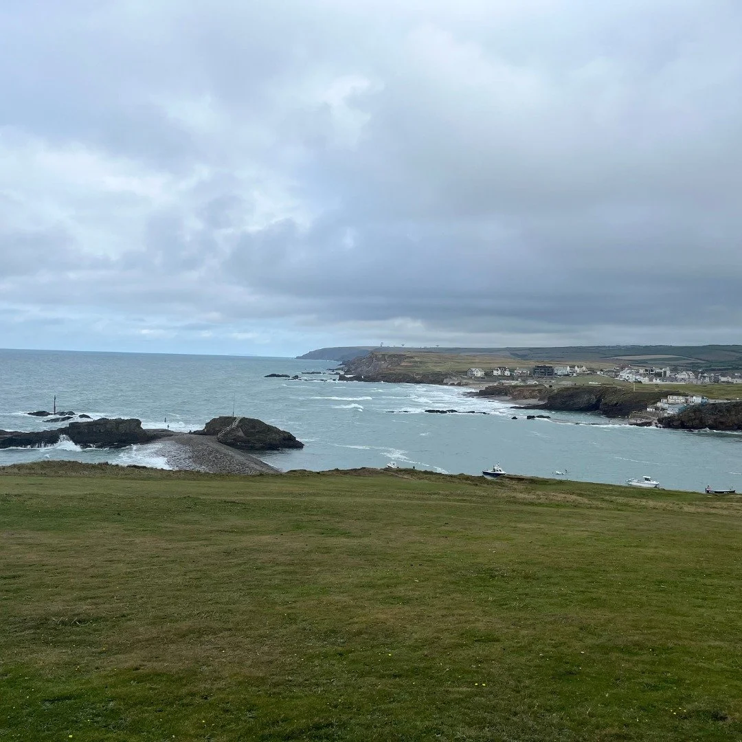 Cloudy, chilly, but mesmerising nonetheless
Sometimes a blustery walk is just what the doctor ordered!
#bude #cliffwalk #cornwall #saturdayselfcare
&bull;
&bull;
&bull;
&bull;
&bull;
#summerleazebeach #dogwalking #dogwalks #instadogs #northcornwall #