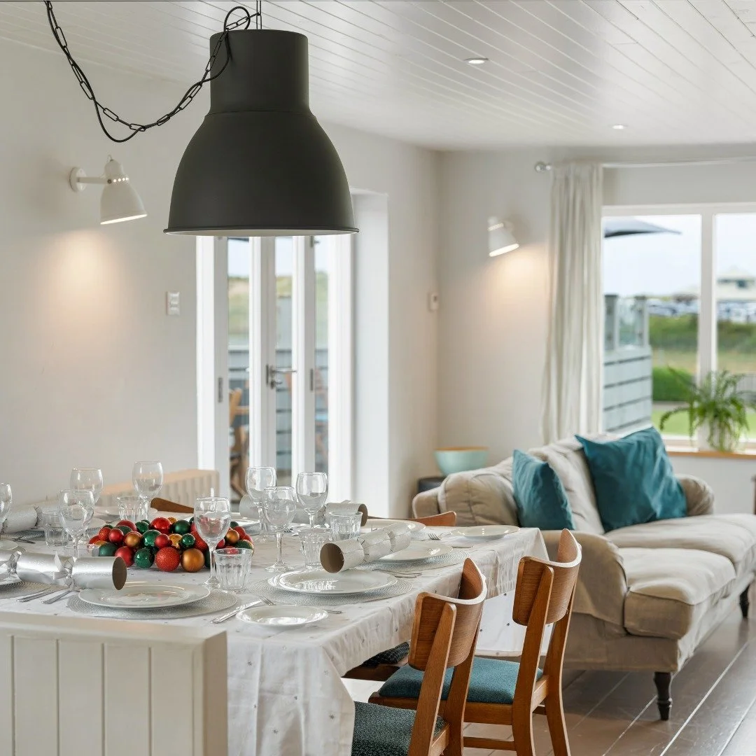 Cornwall at Christmas hits different. Cozy pubs, empty beaches, and sunsets that feel like magic ✨
Quiet mornings, wild seas, and the kind of calm you can&rsquo;t wrap in a box, it's good for the soul 🌊🎁
If you're looking for some quality time for 