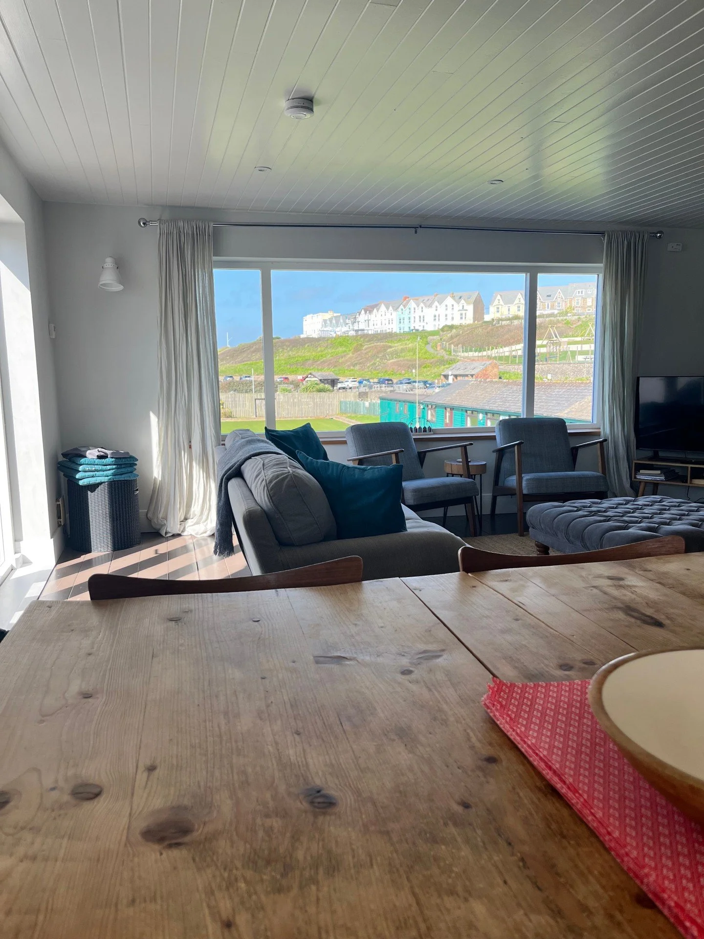 Your Monday morning view ☀️
Followed by:
🐚 A dip in the sea pool?
🐚 A coffee stroll to Sip + Sea at Northcott Mouth?
🐚 A mosey around the shops?
Which one suits you best?
#bude #cornwall #mondaymorning #cornishliving