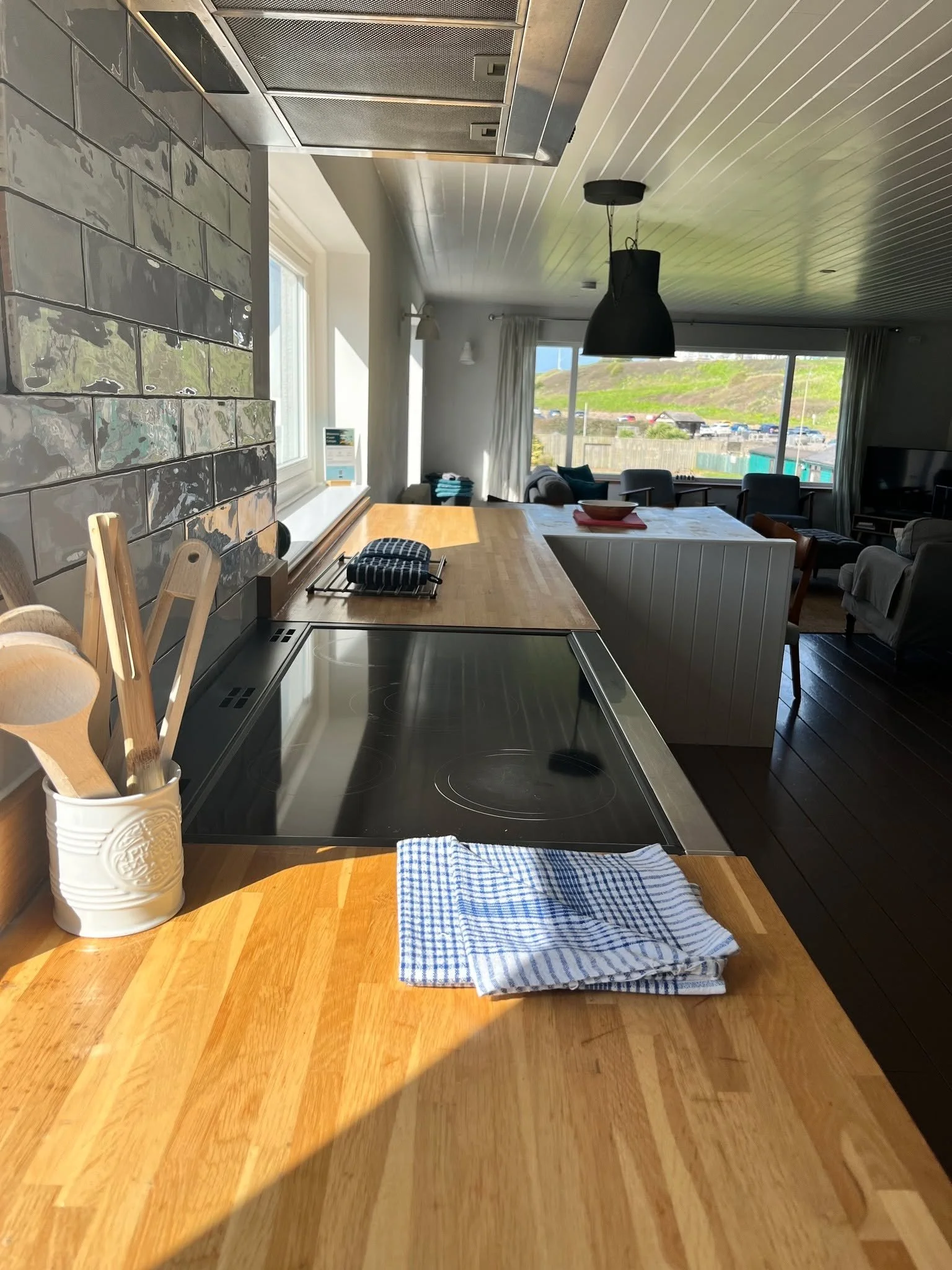Enough work top space for you?
This is just half of it with lots more space for the coffee machine, plating-up stations and family hangouts 💙
#bude #cornwall #holidayincornwall #staycation