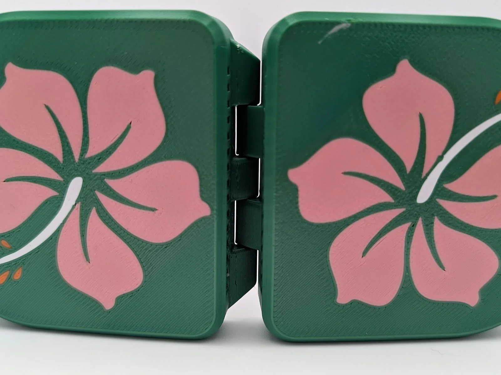 hexform3d-case-feature-printed-hinge.jpg