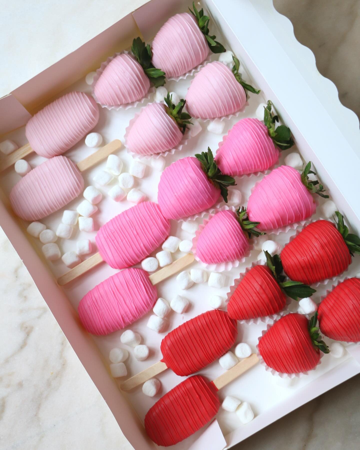 Pretty in pink (and red)! Love the simplicity of this ombr&eacute; order 🩷❤️🍓✨

#OmbreThemed #OmbreDesserts #DessertTable #ChocolateDipped #DippedStrawberries #ChocolateCoveredStrawberries #RiceKrispies #RiceKrispyTreats #CakePops #ChocolateCovered