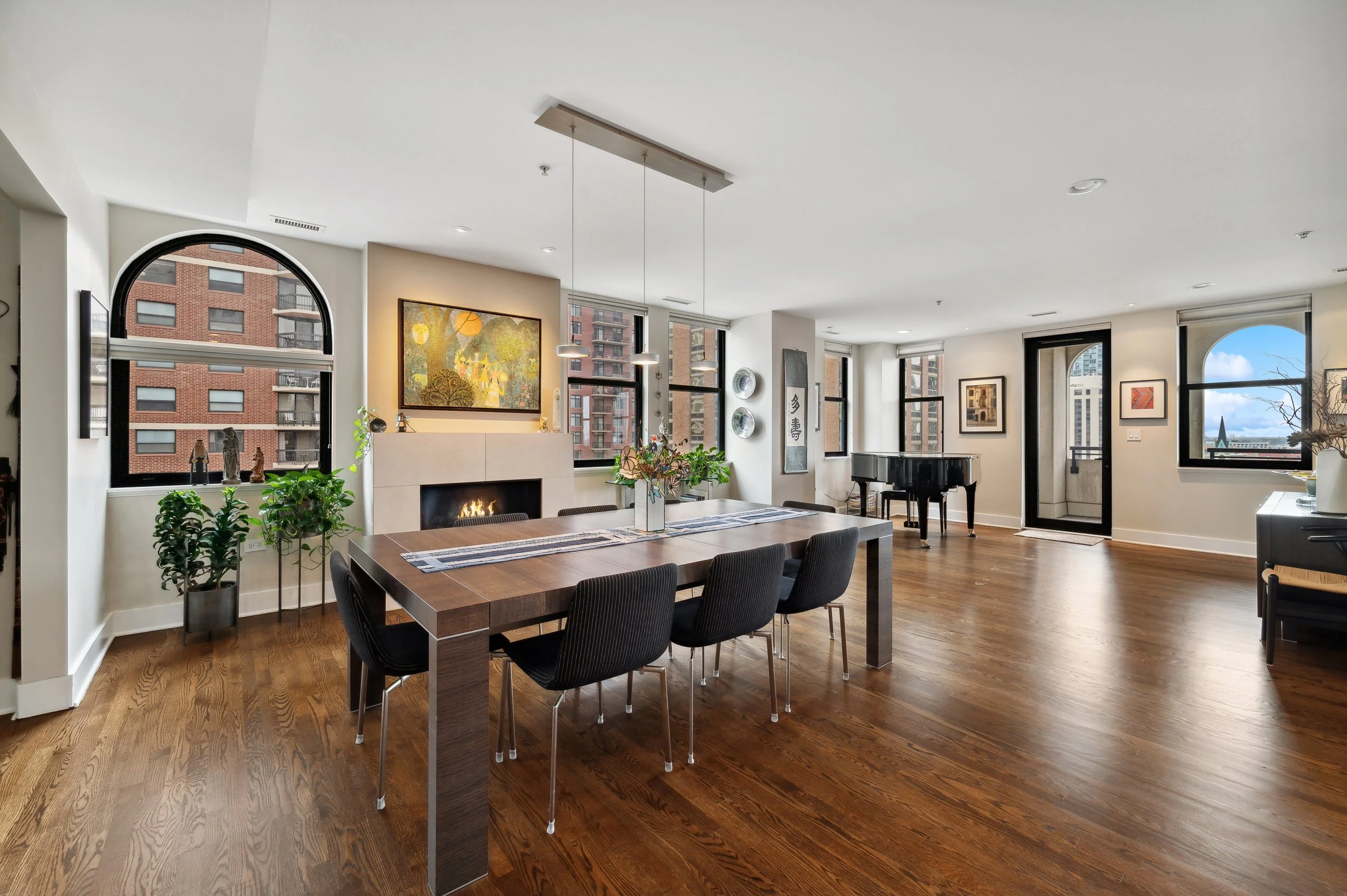 07_1155NDearbornPkwy_Unit1001_2014_HiRes.jpg