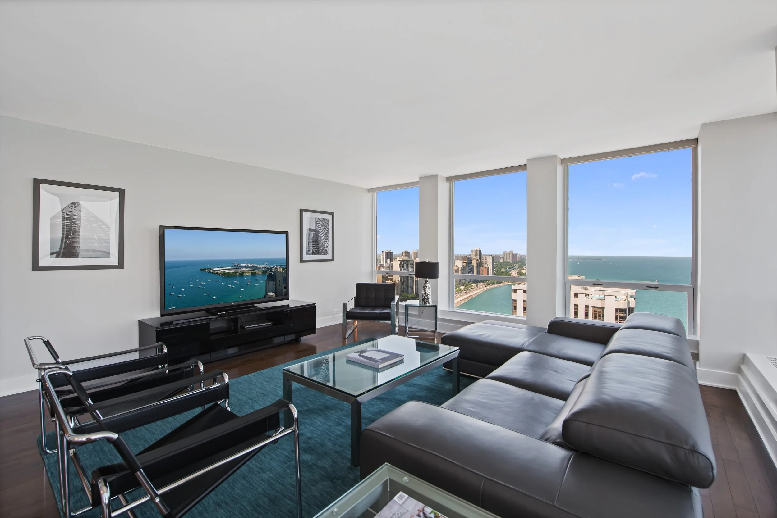 03_260EChestnutSt4306_165_LivingRoom_HiRes.jpg