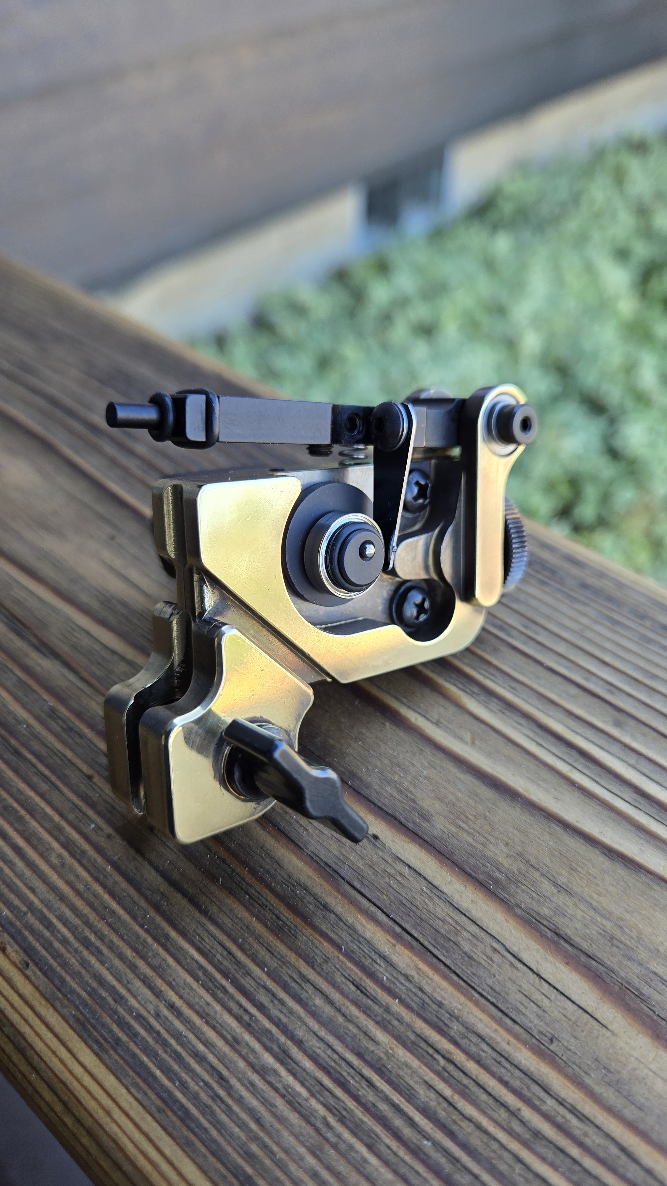 BETTY-V2 BRASS