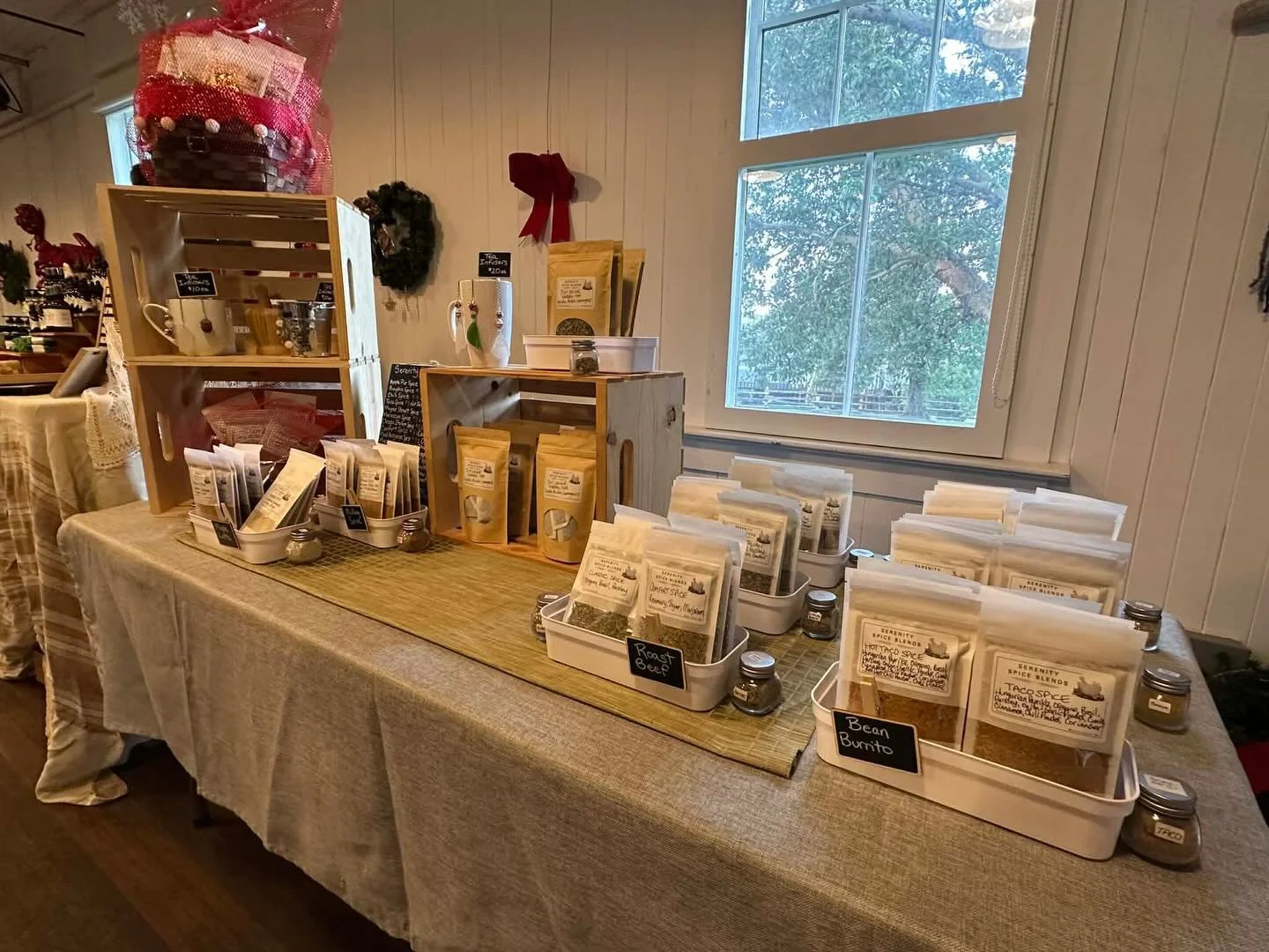 Christmas Market day! We have all our spice blends available plus some gift baskets for easy gift giving 🎁 stop by the AG hall on Mayne Island from 10am -1pm for lots of great gifts for others or yourself 🎄 ❄️ 

#christmasmarket #mayneisland #mayne
