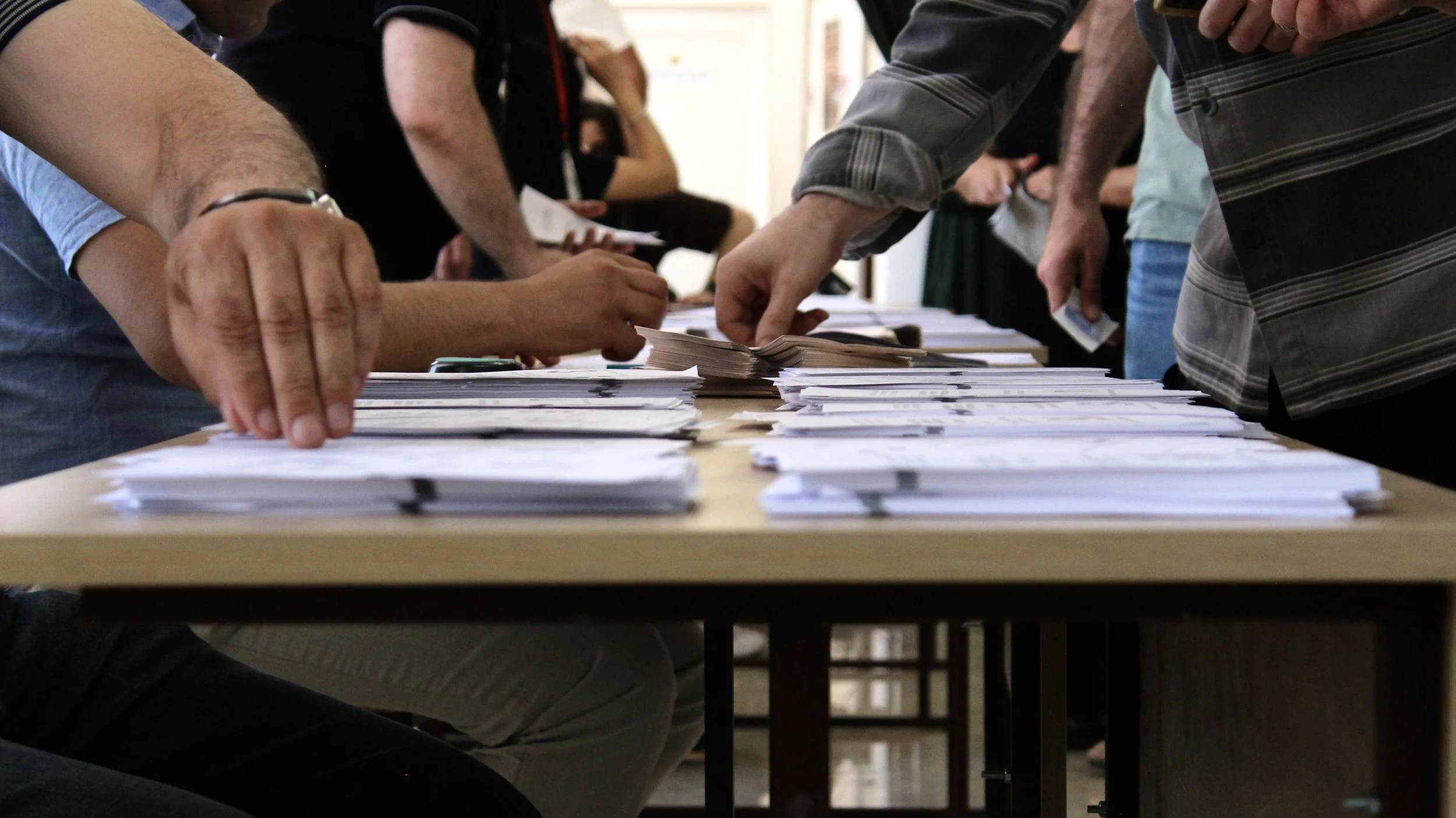 Candidate parties must receive at least 4% of the votes to enter parliament. The threshold for political alliances is 11%. 