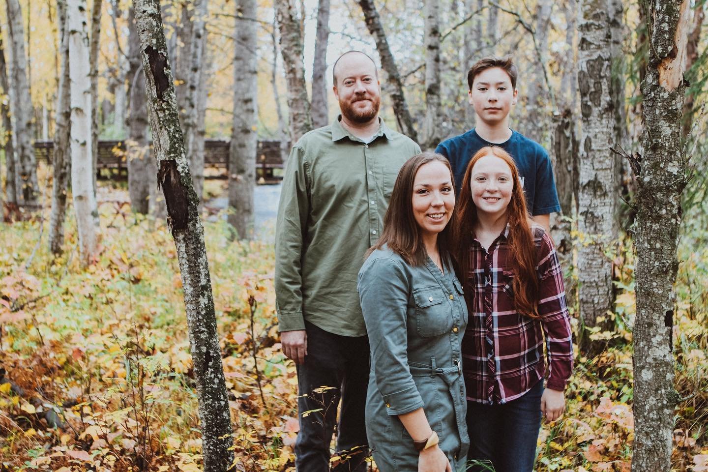 Fall family photos with @kristibryers and fam. 🧡🍂 #photography #alaskaphotographer #familyphotos #fall #alaska  #anchorage