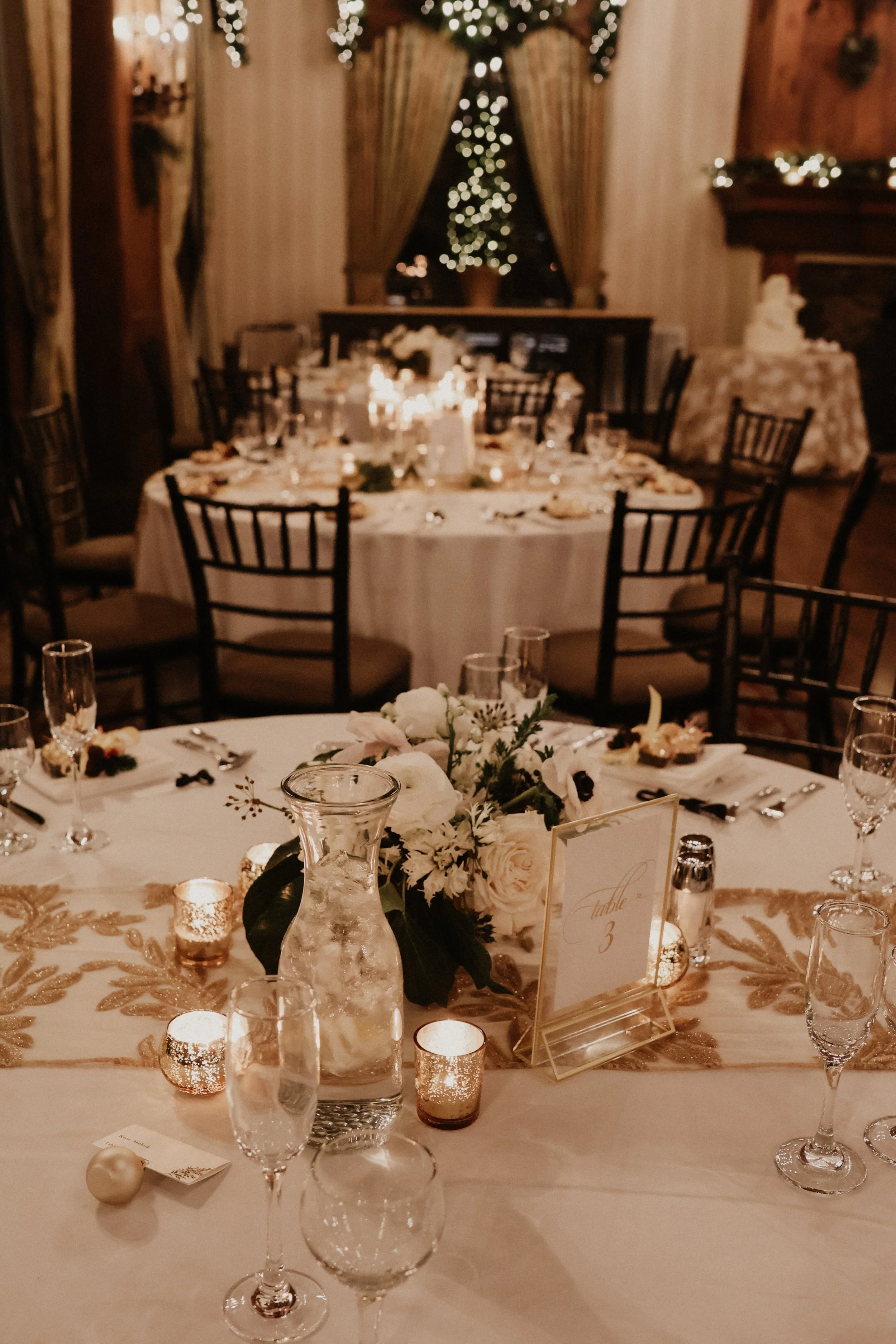 A glowing Christmas table setting at a wedding in Lemont, IL outside Chicago.