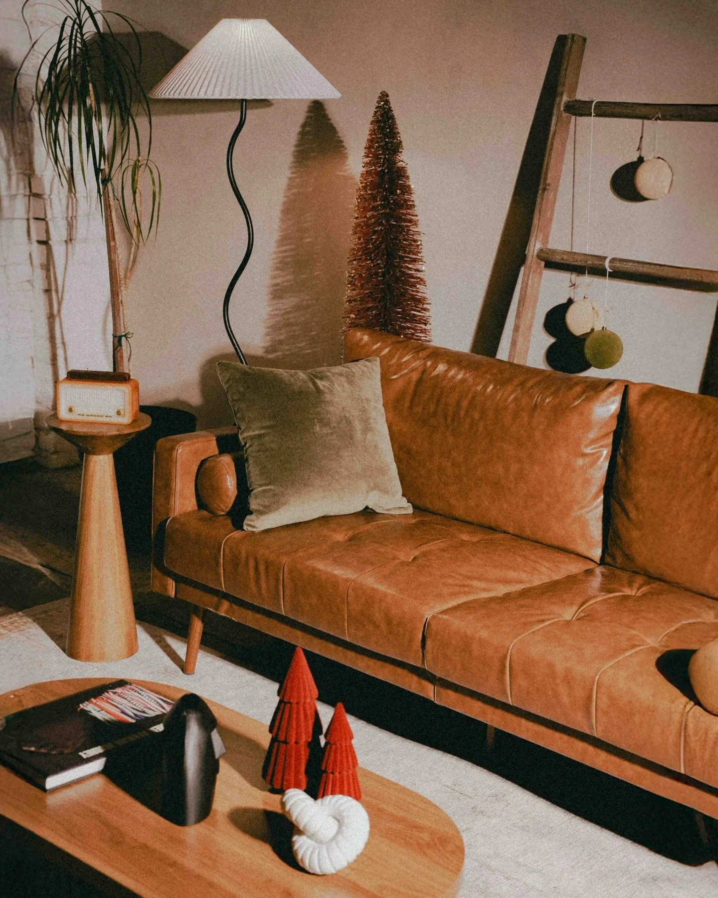 Holiday photos still on your to-do list? The lights are up, the sets are ready, and there&rsquo;s still time to book.⁠
⁠
Come create something warm, sparkly, and a *little* nostalgic (our favorite combo).⁠
⁠
#sageandsilverstudios #sacramentowarehouse