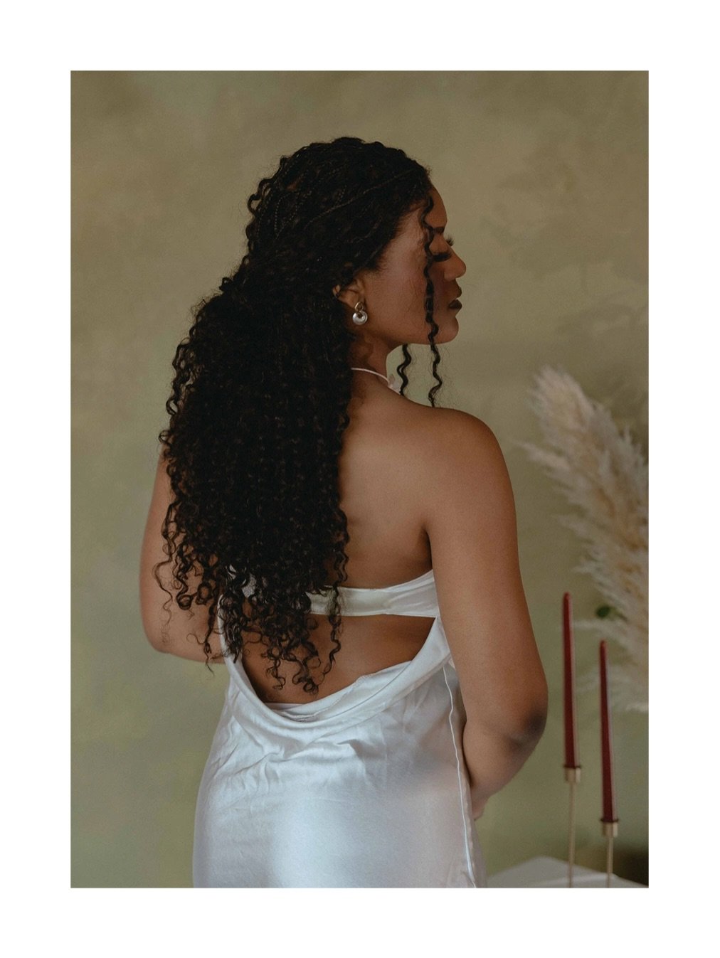 Ms. @mikaylajm__ against our new olive wall 🌹⁠
⁠
📸: @amayahmedia / @sageandsilverstudios⁠
⁠
#sacramentocreativestudio #sacramentophotostudio #sacramentocontentstudio #sageandsilverstudios