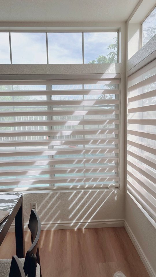 #customdesigned #modernwindowtreatments
#motorizedshades #kitchenshades #integratedwindowtreatments #automatedshades #interiordesign #romanshade #modernromanshade #romanshades #decor #rollershades
#dualshades #lightfilter #remodel #shades #blinds #de