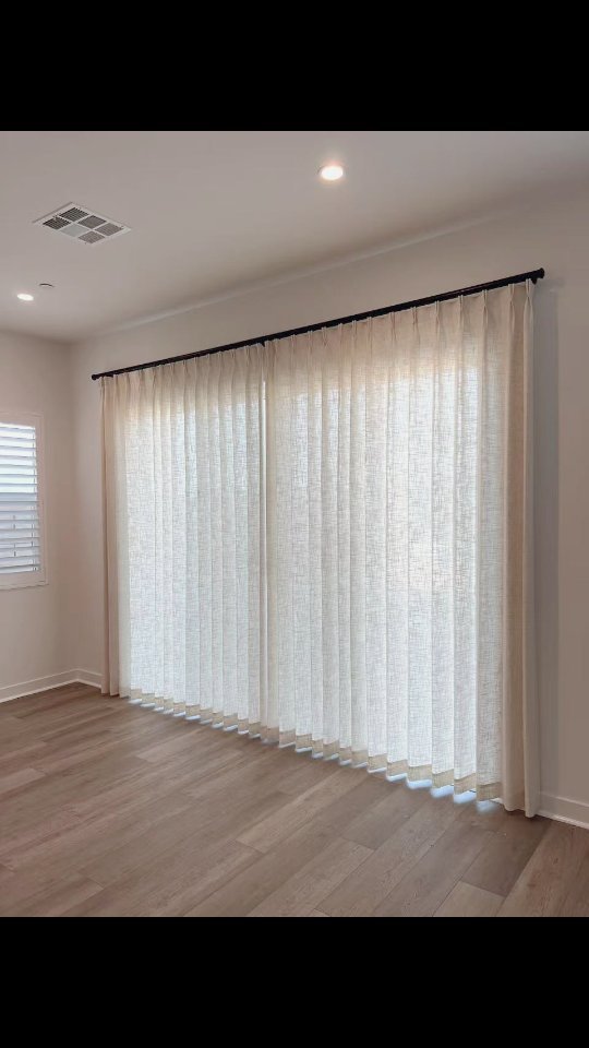 #customdesigned #modernwindowtreatments
#motorizedshades #kitchenshades #integratedwindowtreatments #automatedshades #interiordesign #romanshade #modernromanshade #romanshades #decor #rollershades
#dualshades #lightfilter #remodel #shades #blinds #de