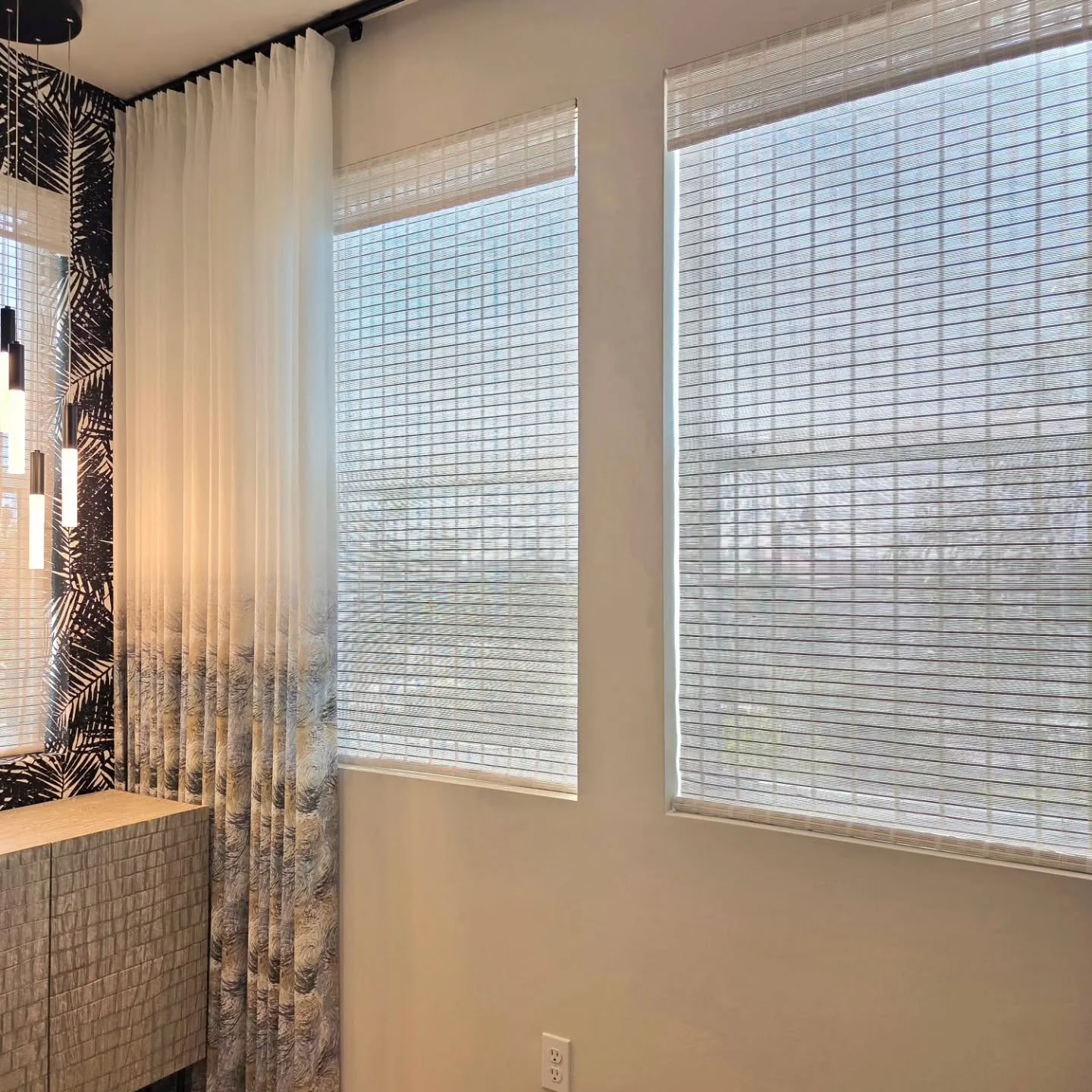 #customdesigned #modernwindowtreatments
#motorizedshades #kitchenshades #integratedwindowtreatments automatedshades interiordesign romanshade modernromanshade romanshades decor rollershades
dualshades lightfilter remodel shades blinds decor design ho