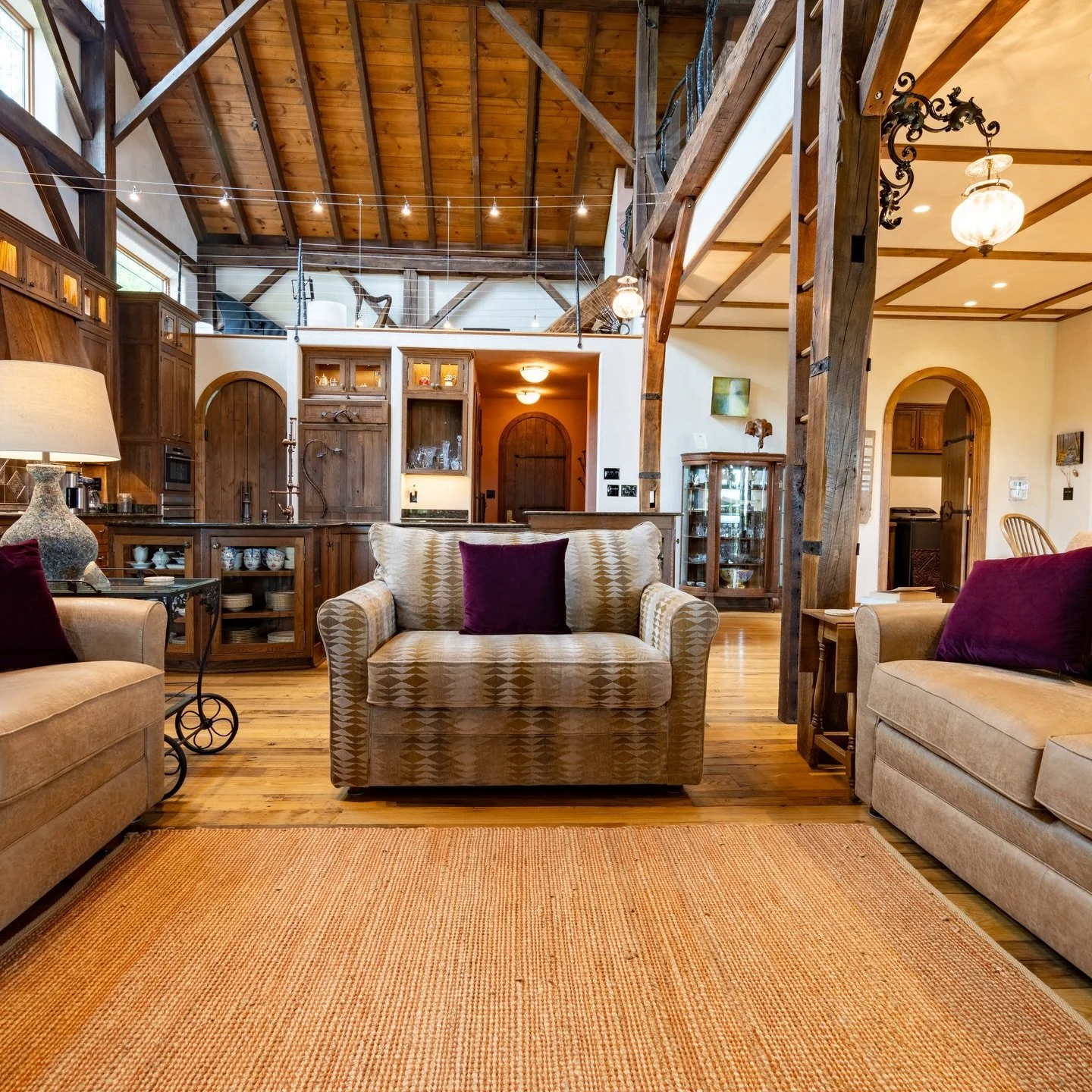 A glimpse into our space✨

Each room at Valaterra is designed to invite rest, creativity, and quiet moments of connection. We do offer free tours to come and explore the property for yourself. Reach out via DM or email!