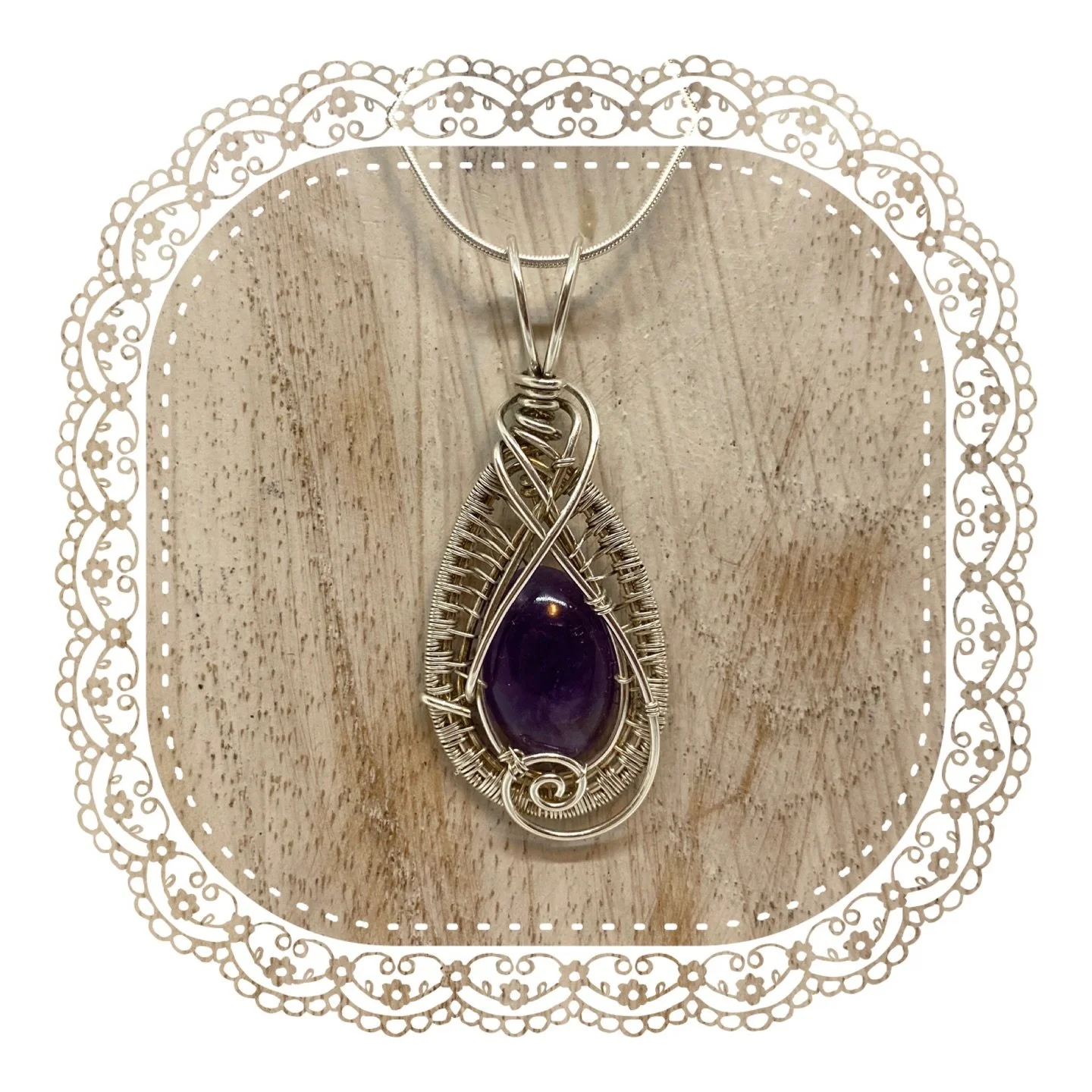 Spotlight! Amethyst wrapped in solid Sterling Silver, handwoven with love. &hearts;️

#amethystjewelry #amethystpendant #wirejewelryhandmade #sterlingsilverpendants #wirejewelryhandmade