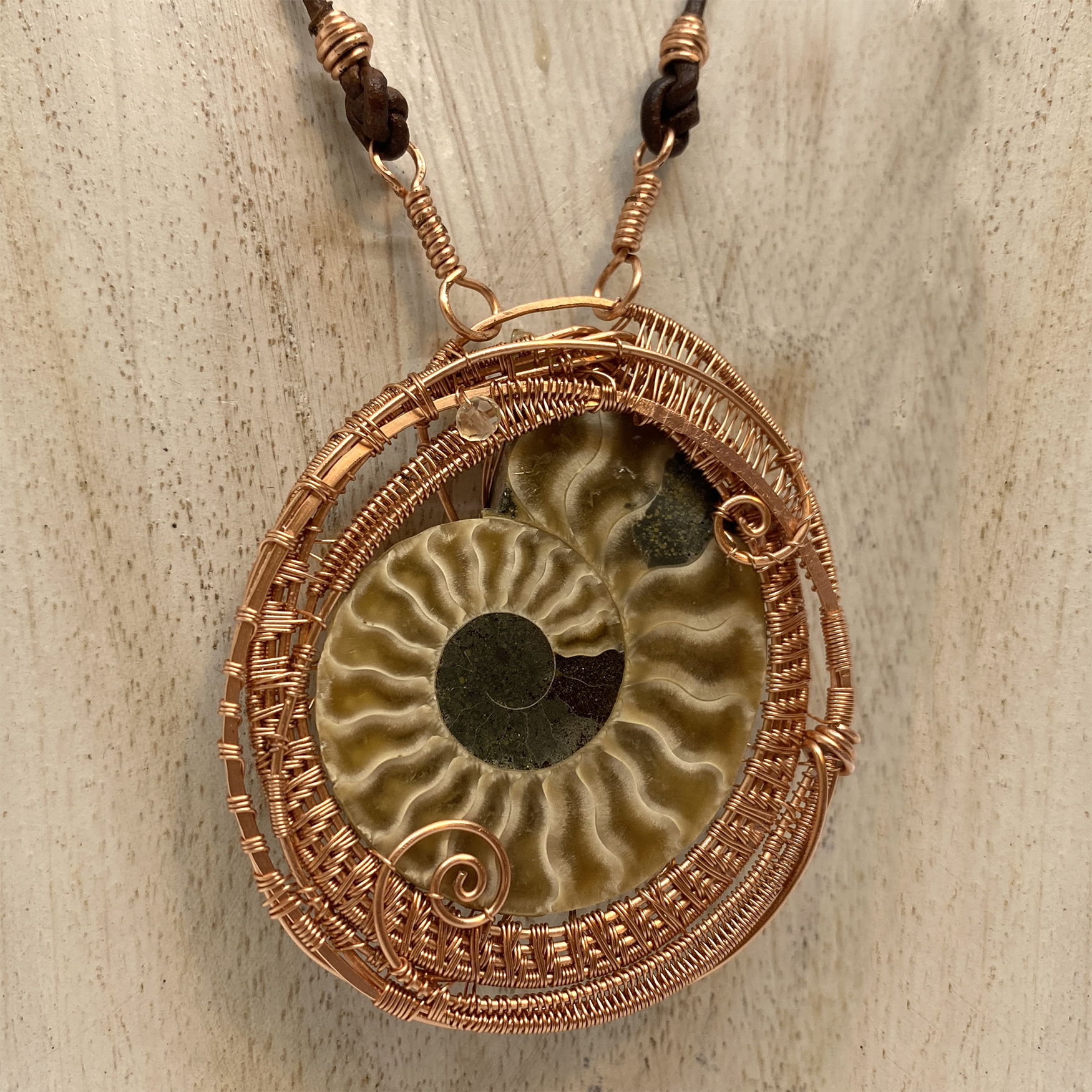 ammonite necklace 2-2.png