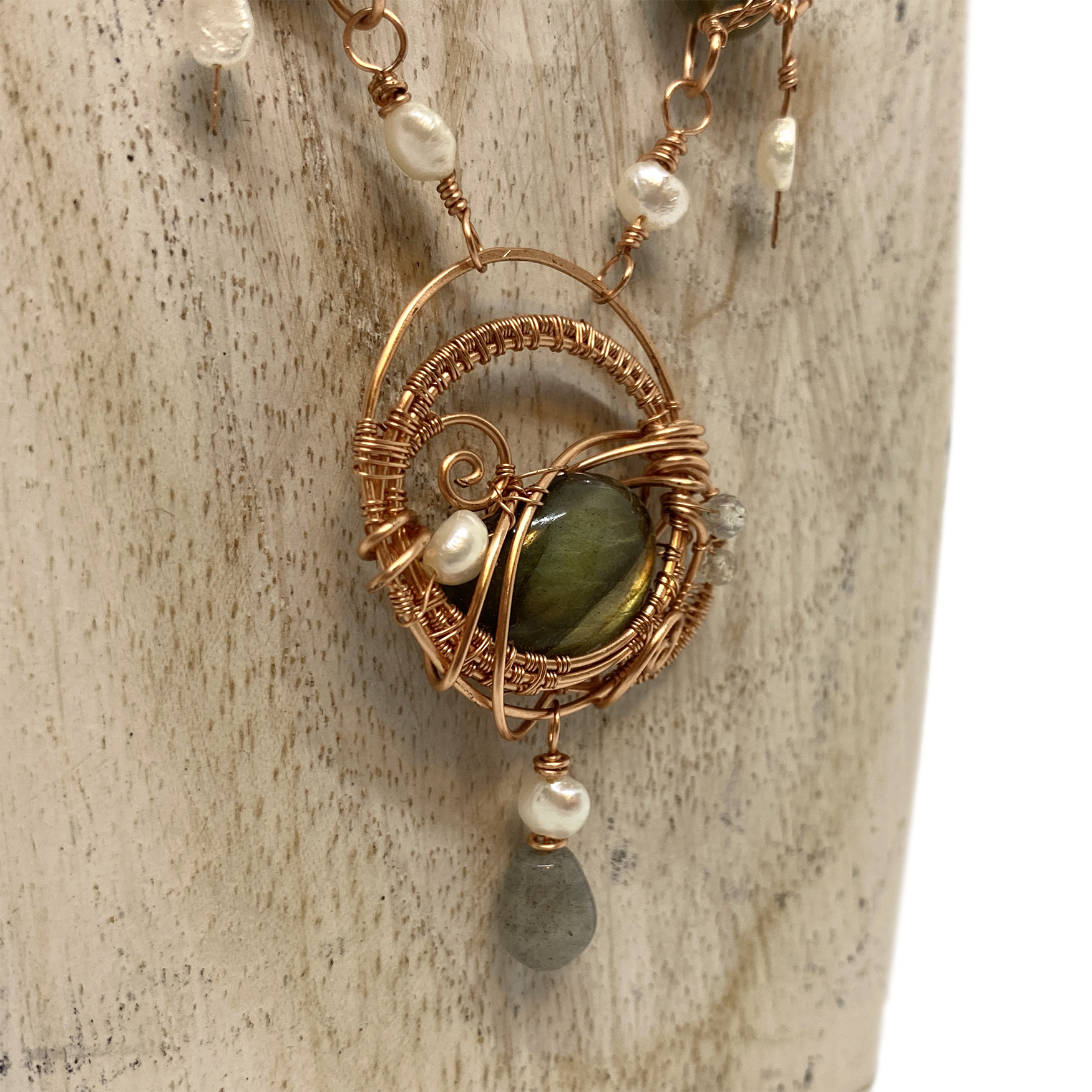 labradorite neck 1.png