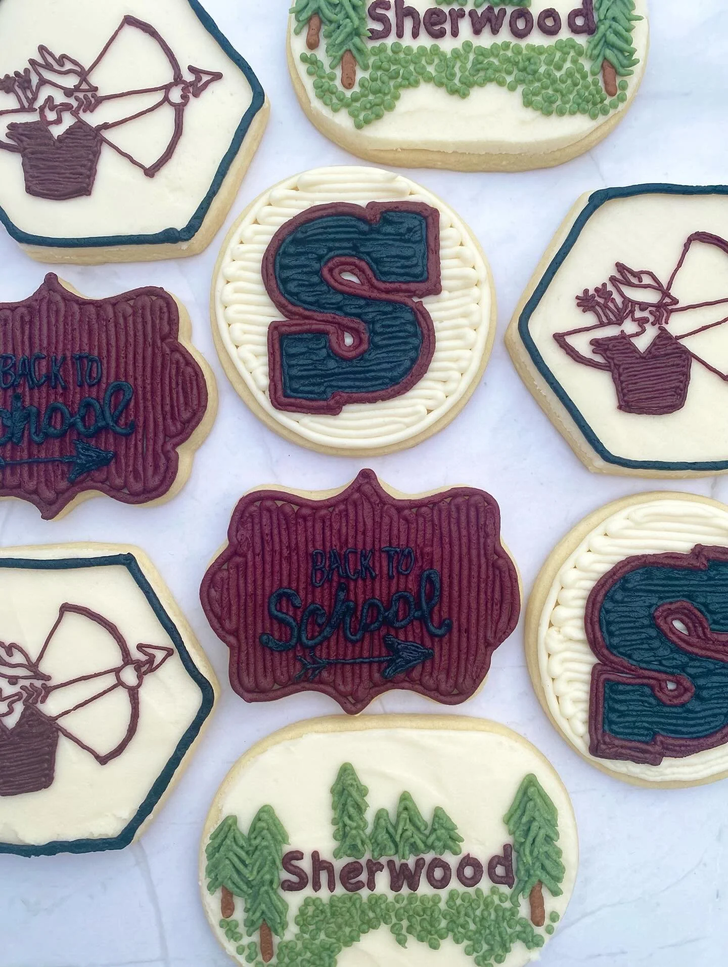 Back to School Season is Here! ✨✏️Today marks a fresh start and a new adventure for all Sherwood students! 🏹 🎯 

Wishing all students, teachers, and parents a wonderful year ahead! 💛 

#backtoschool #buttercreamcookies #sugarcookiesdecorating #hap