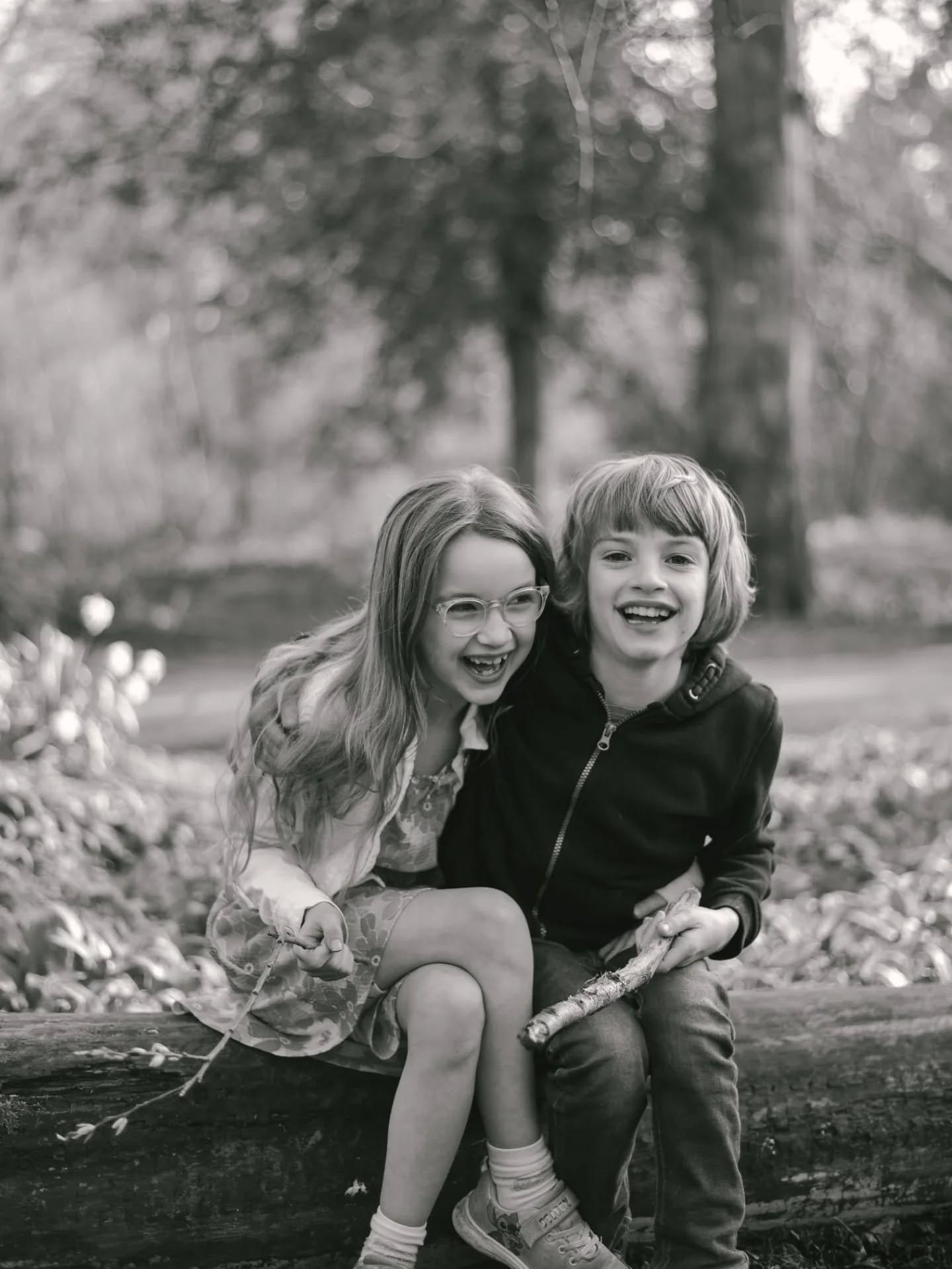 These two had such a good time doing a little exploring while we took photos- climbing trees, throwing sticks in the water, even a stick sword fight or two 🙈 The best part? They were having fun, and it shows!
