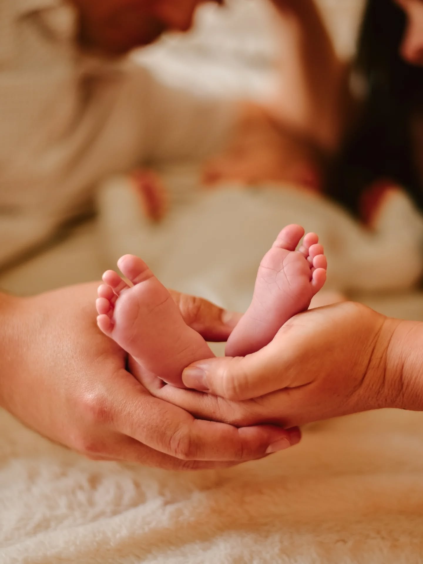 ✨️ SPECIAL DISCOUNT ✨️

I'd say it's about time I had some more tiny feet and baby bumps in front of my camera again! I'm looking for expectant mother's in the Pickering area who are interested in a maternity and/or newborn session. 🥰

I'd like to o