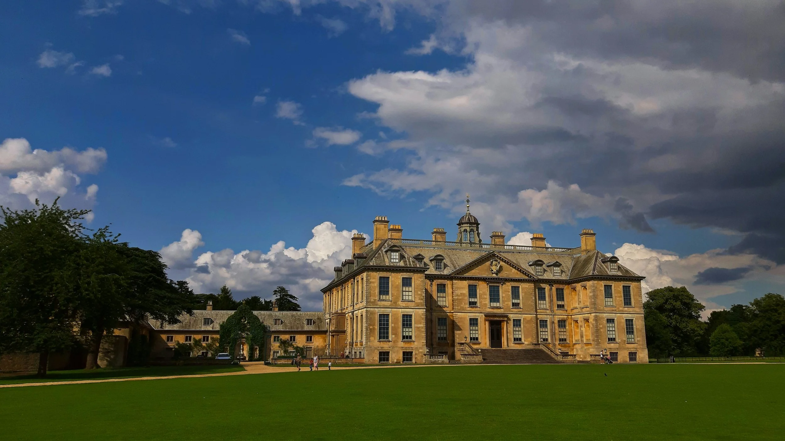 UK Boarding School vs Hong Kong Day School: How to Make the Right Call