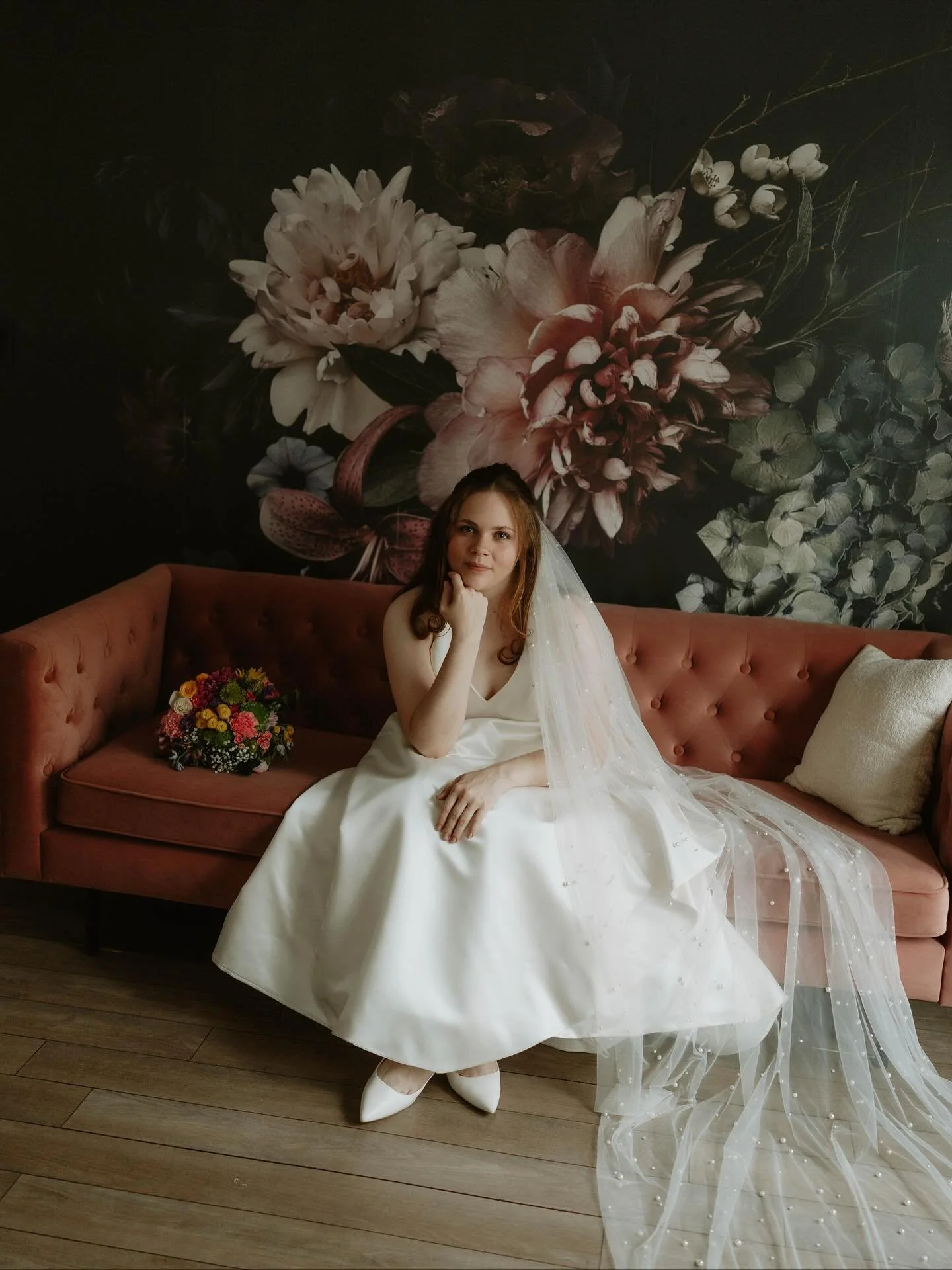 This is your sign to BOOK THE BRIDAL SESSION! 👰&zwj;♀️💍 everyone, give it up for this absolutely beauty - SAM! ❤️