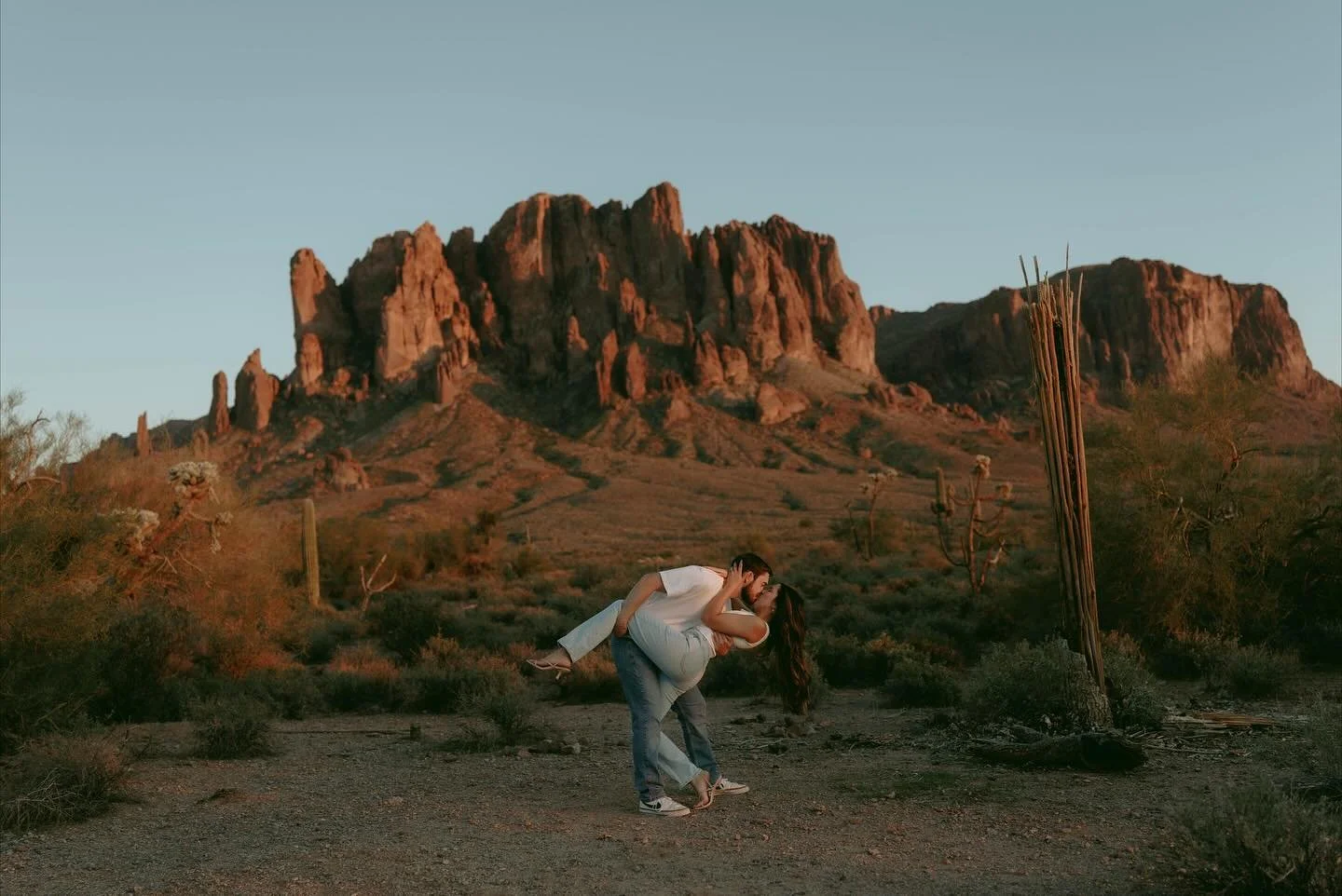 Here to tell you that the AZ classic locations are classic for a reason and I will never get tired of these beautiful views with even more beautiful couples 🏜️🌵

&mdash;&mdash;&mdash;&mdash;&mdash;-

#ArizonaWedding
#ArizonaBride
#AZBride
#ArizonaW