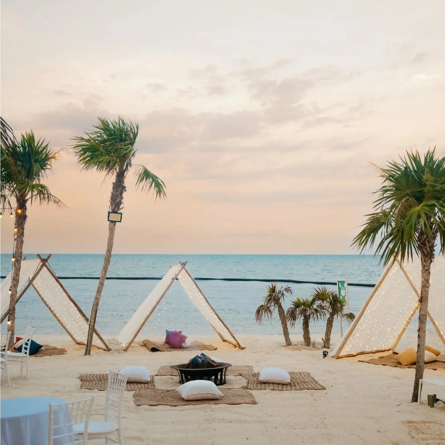 This weather has me dreaming of warmer vibes ☀️🌺🌴🌊
.
.
.
.
Did you know we specialize in all inclusive destination weddings ✈️🧳 Let&rsquo;s be real&mdash;destination wedding planning is super stressful! You&rsquo;re not just planning a wedding; y
