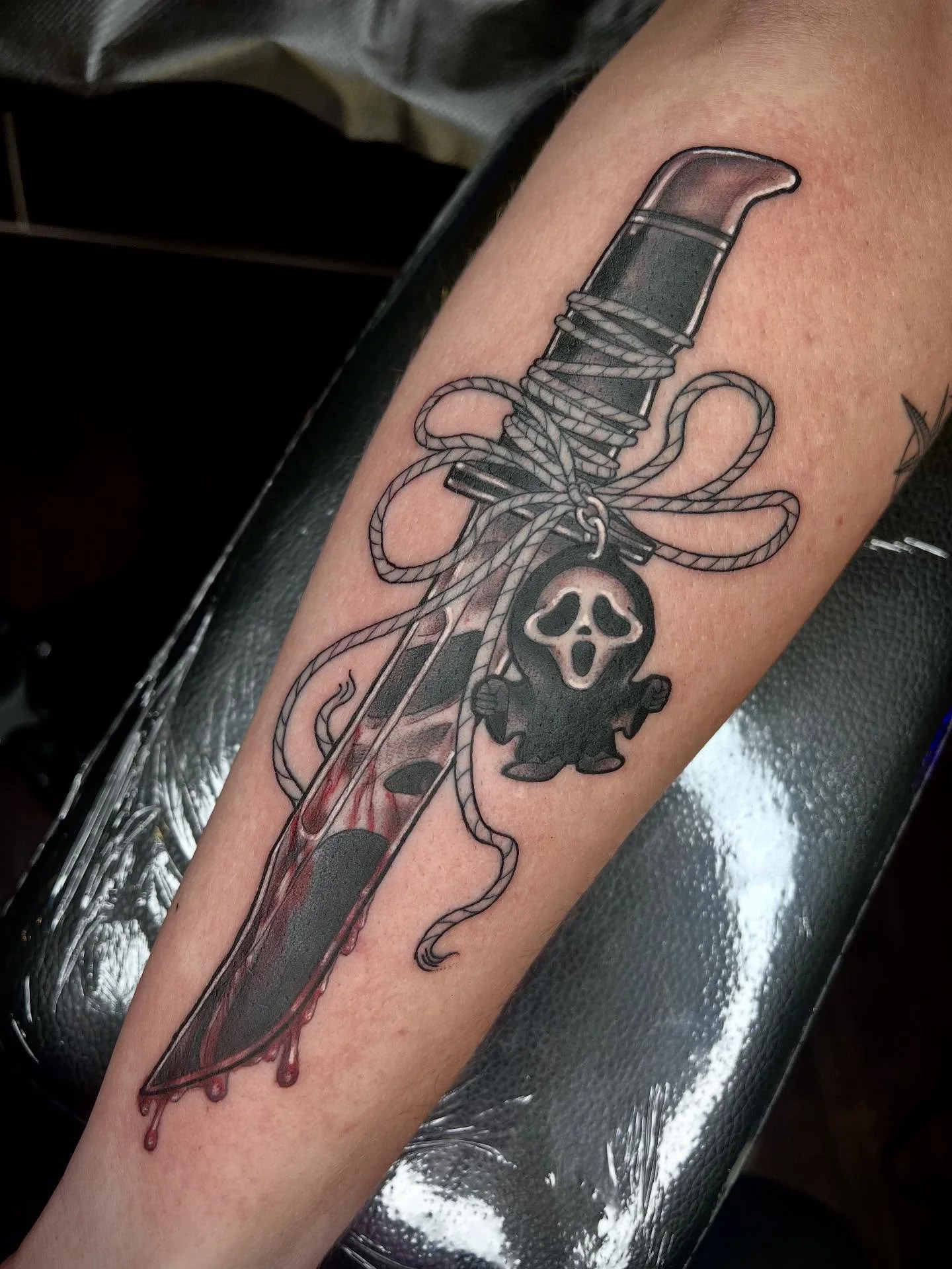 What&rsquo;s your favorite scary movie? 🔪🩸
Thanks Camden for snagging up some flash! 
.
.
.
.
#scream #ghostface #slashermovies #ghostfacetattoo #horrortattoo #ladytattooers #aztattooers #phoenixtattooers #tattoosnob