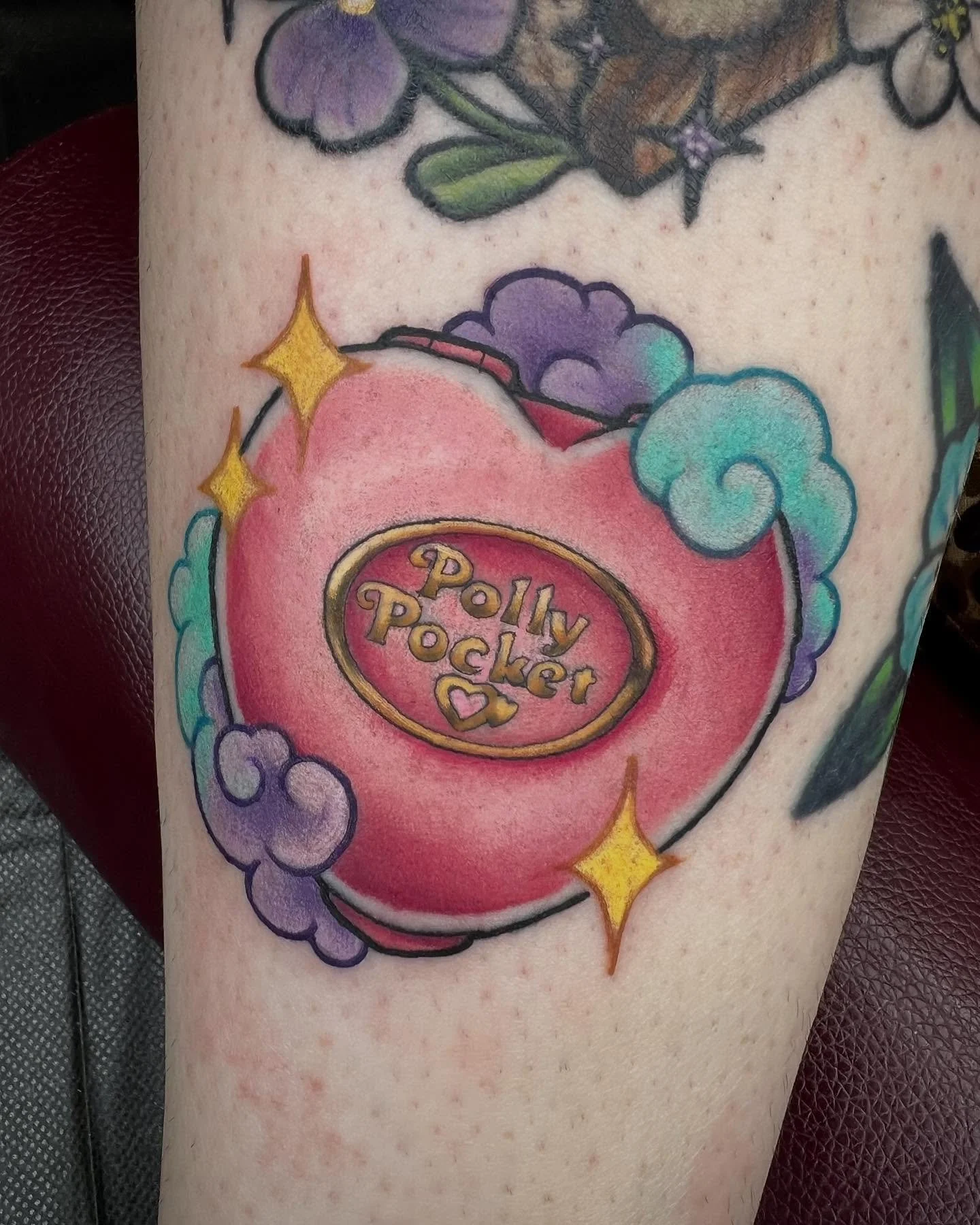 💕💖 pa-la-la-la-polly💖💕
thanks Emma for snagging some flash 🫶🏻
.
.
.
.
#pollypocket #90stoys #pollypockettattoo #ladytattooers #aztattooers #phoenixtattooers #tattoosnob