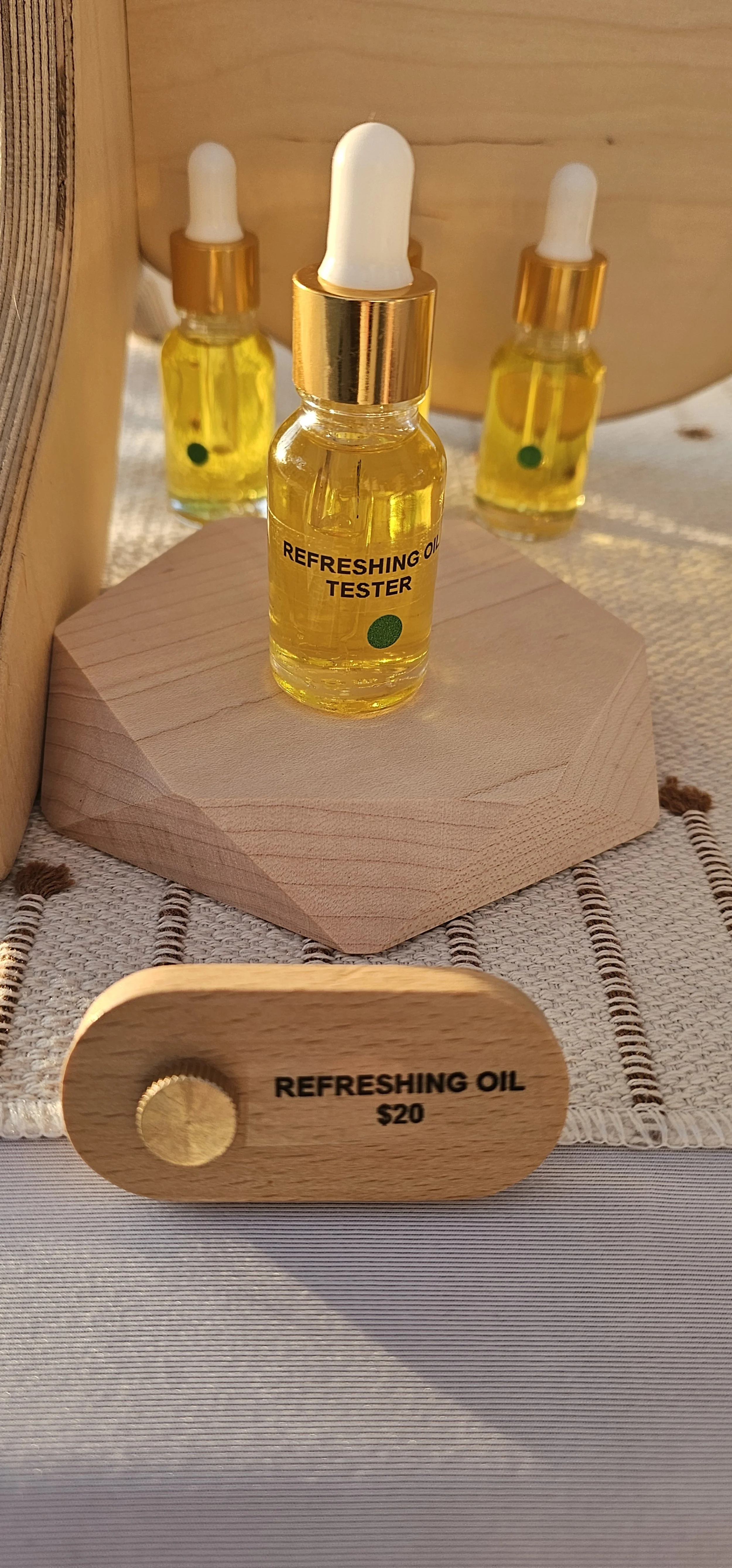 RefreshingOil_Sandalwood.jpg