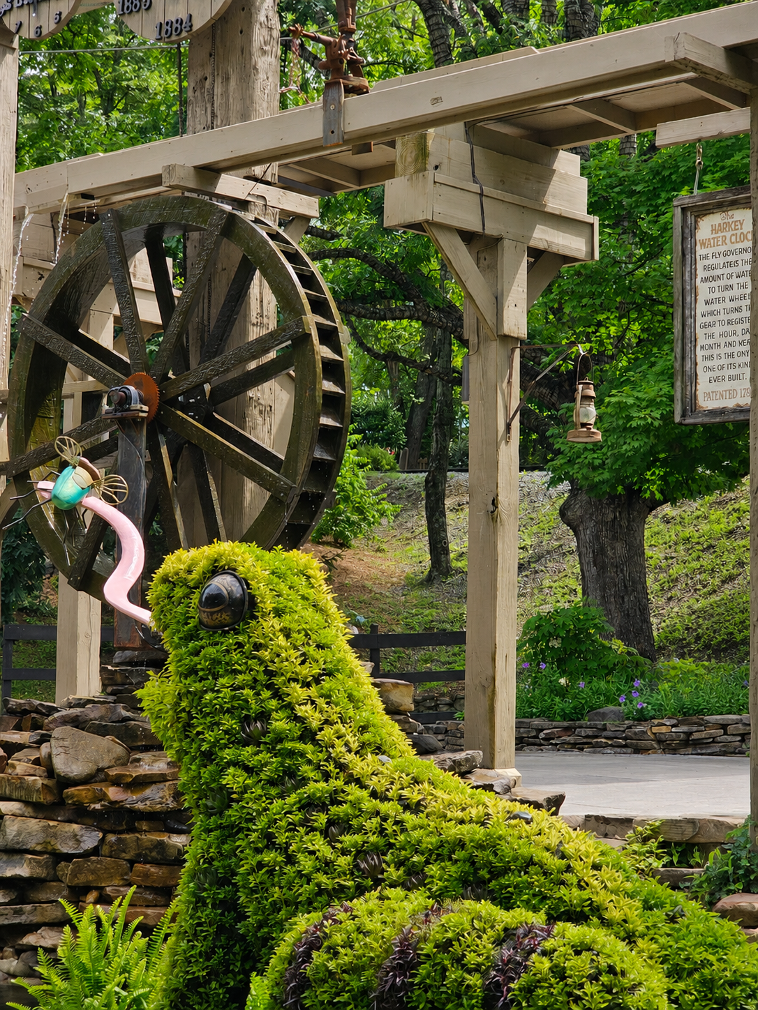 Frog topiary