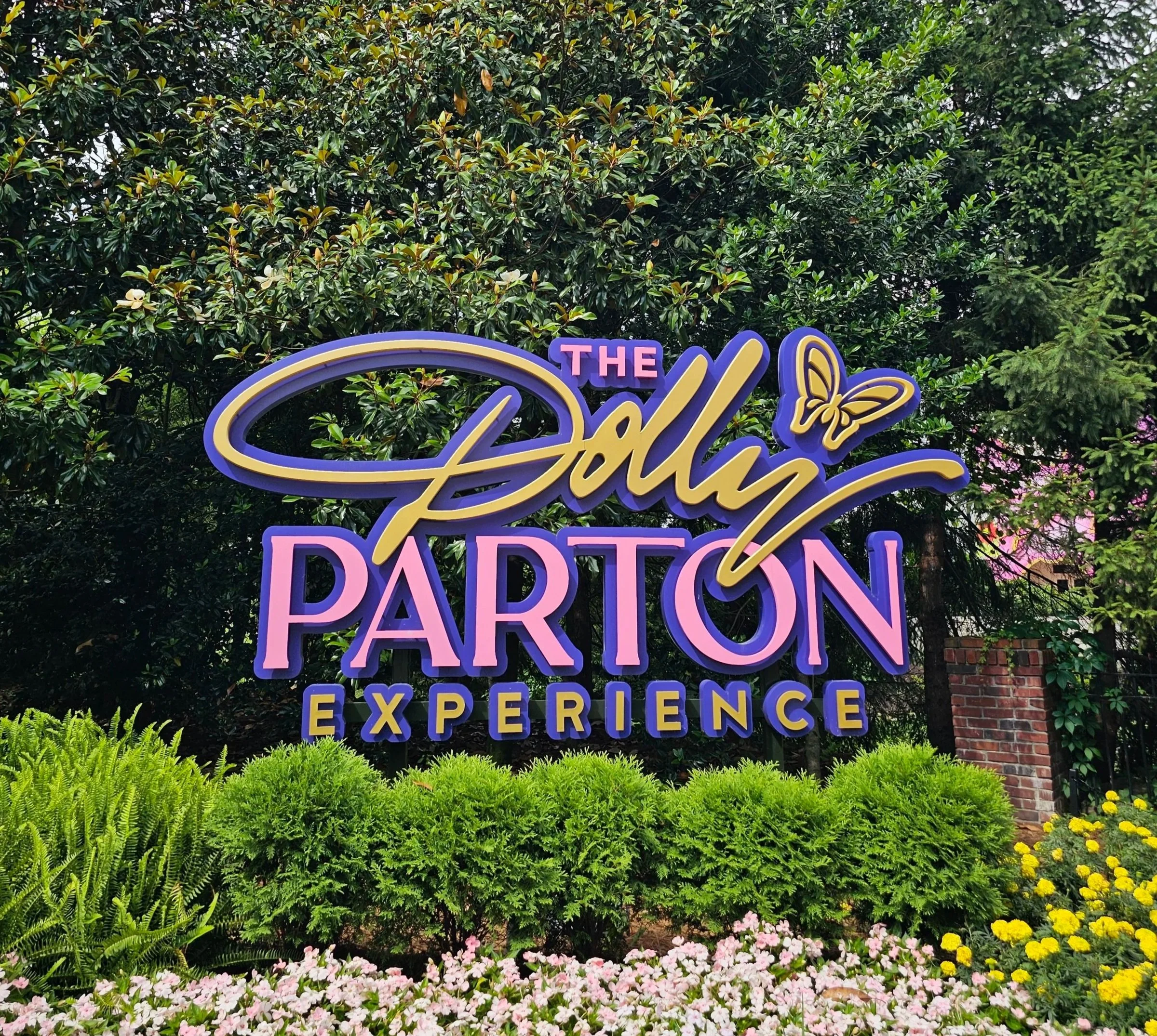 Dolly Parton experience sign
