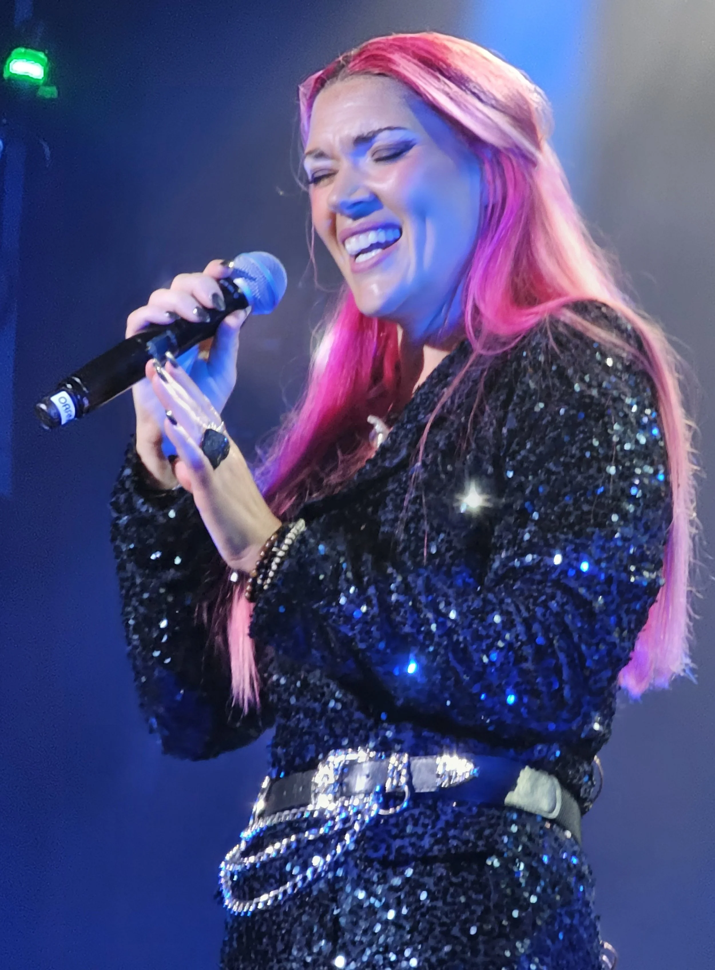 Hannah Stearne singing